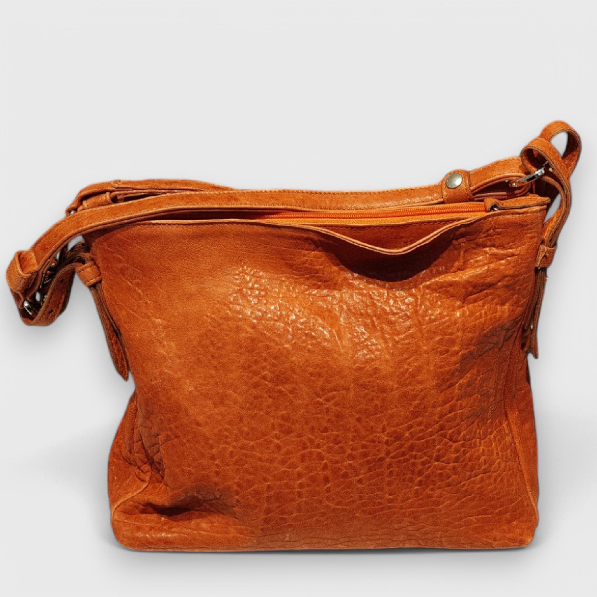 Pelletteria Pelle Nuda Milano, Artigianato italiano, vera pelle, Negozio borse donna, Monica arancione