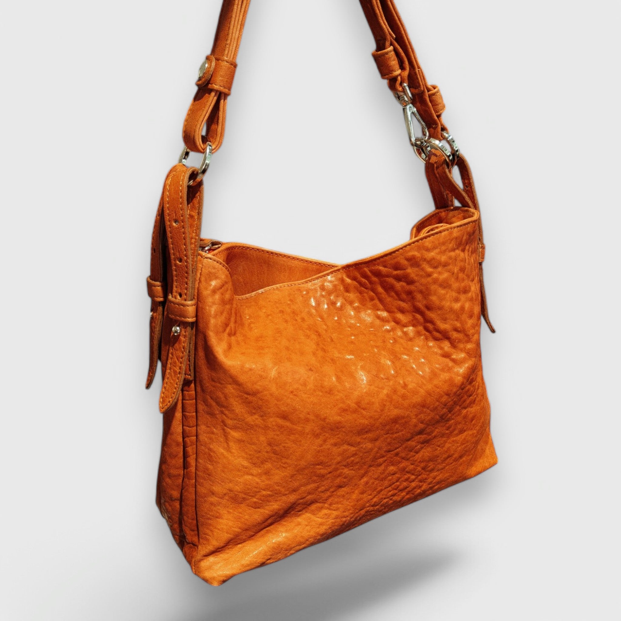 Pelletteria Pelle Nuda Milano, Artigianato italiano, vera pelle, Negozio borse donna, Monica arancione