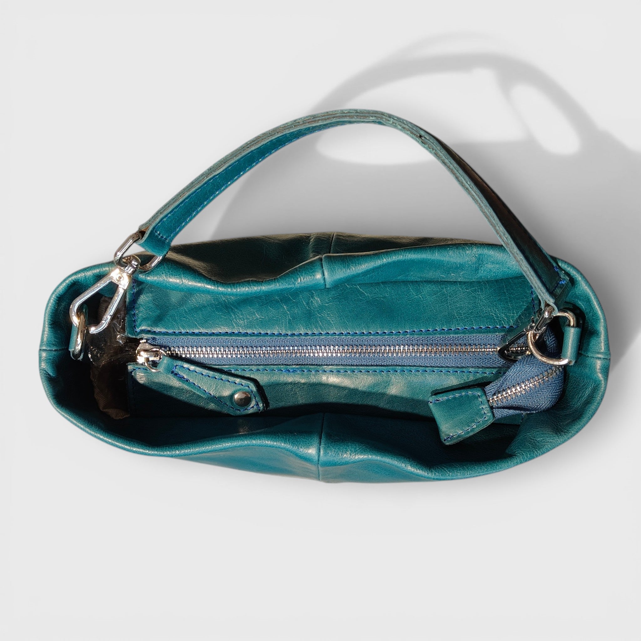 Pelletteria Pelle Nuda Milano, Artigianato Italiano, Vera Pelle, Negozio Borse donna, Sara petrolio