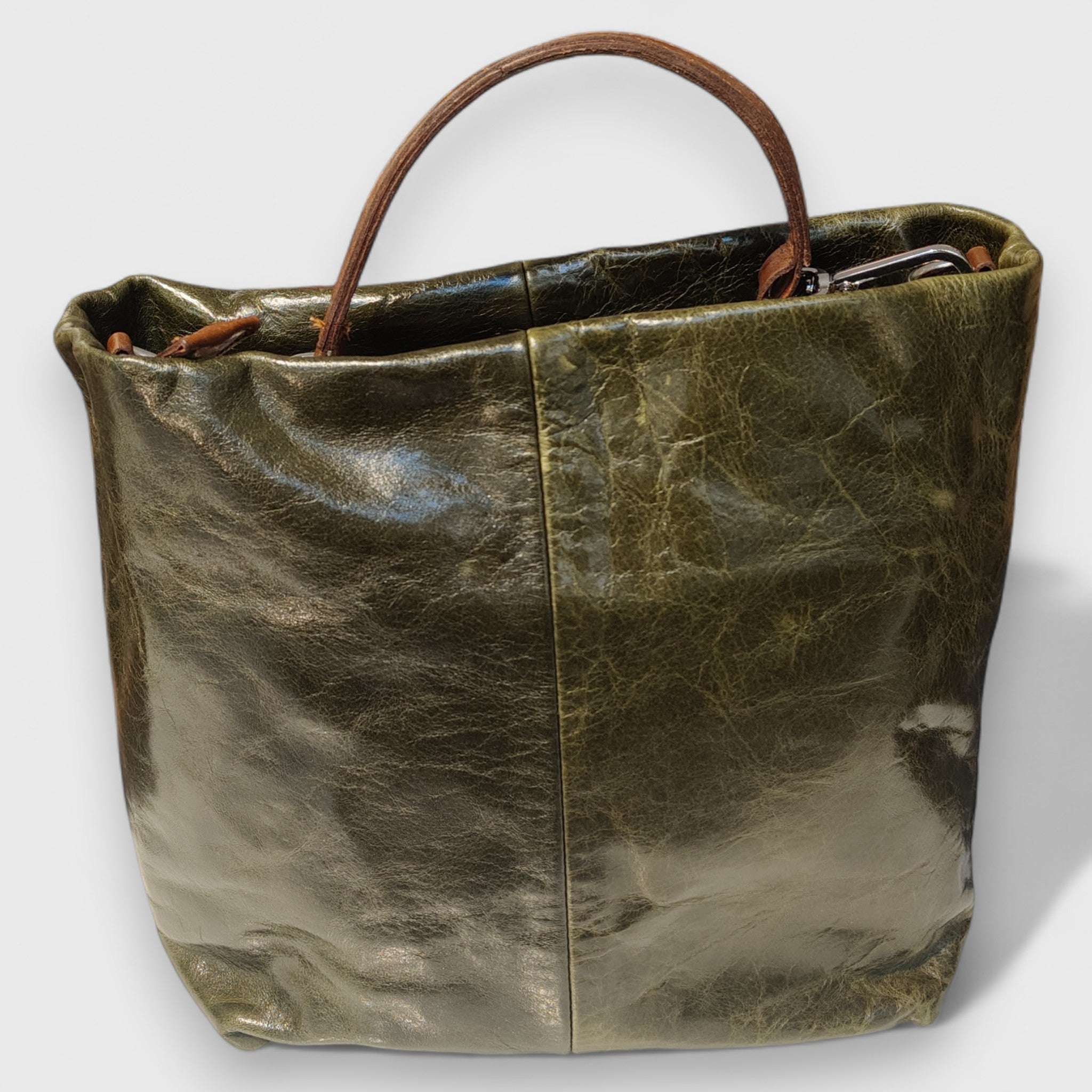 Pelletteria Pelle Nuda Milano, Artigianato Italiano, Vera pelle, Negozio borse donna, Sara verde