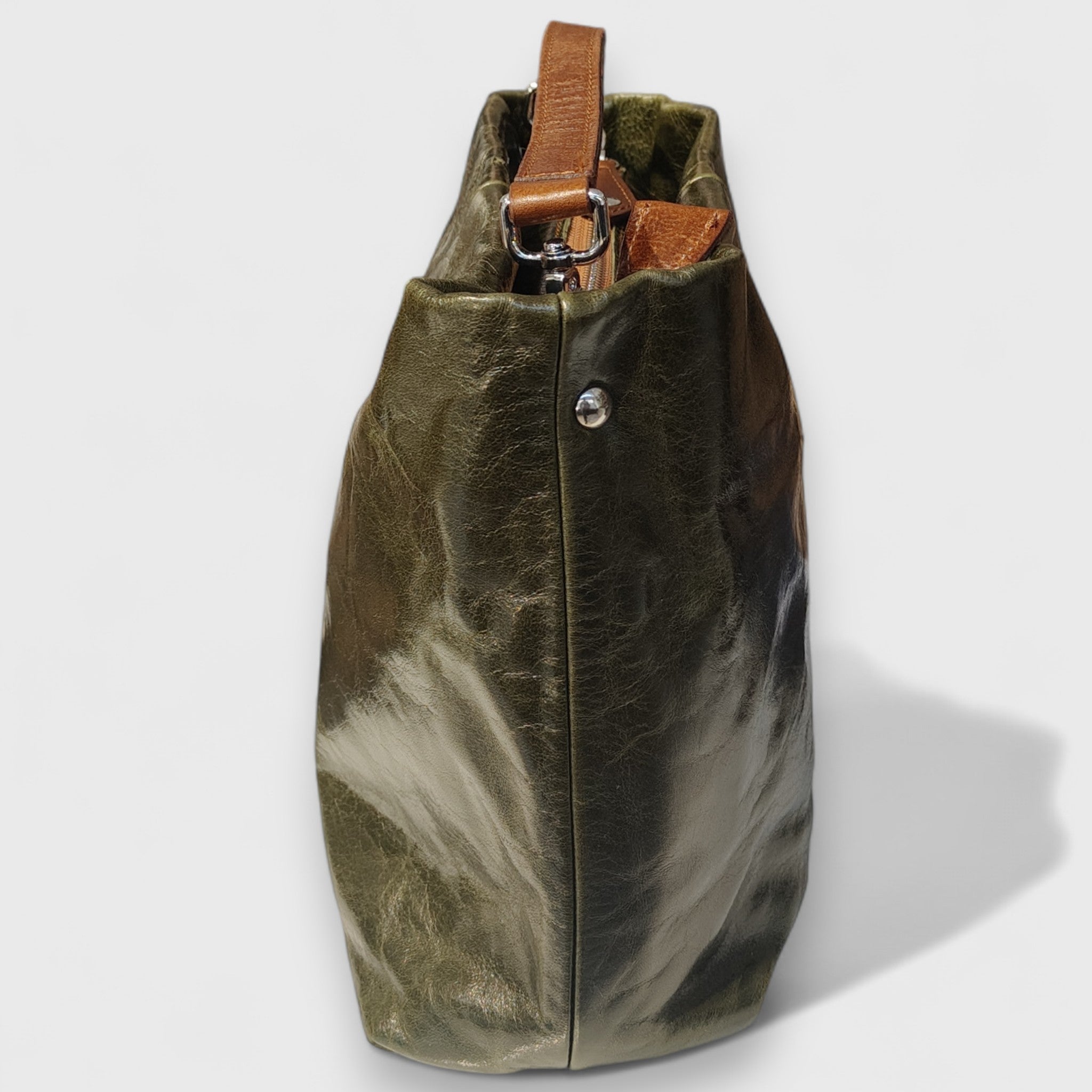 Pelletteria Pelle Nuda Milano, Artigianato Italiano, Vera pelle, Negozio borse donna, Sara verde