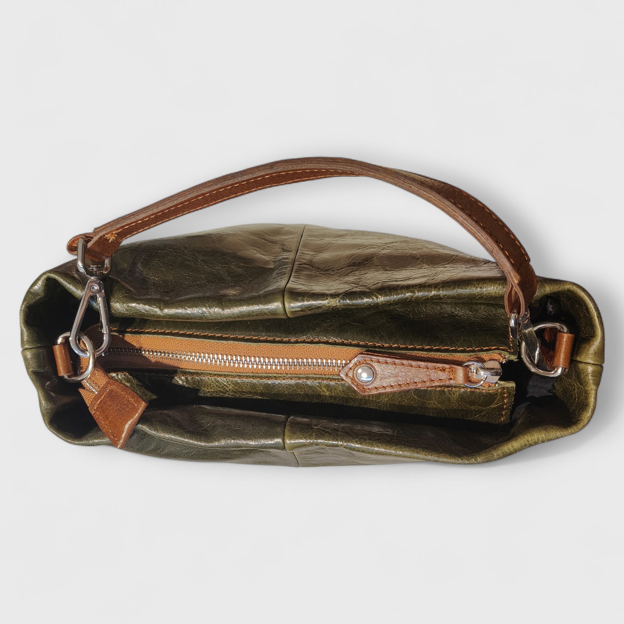 Pelletteria Pelle Nuda Milano, Artigianato Italiano, Vera pelle, Negozio borse donna, Sara verde