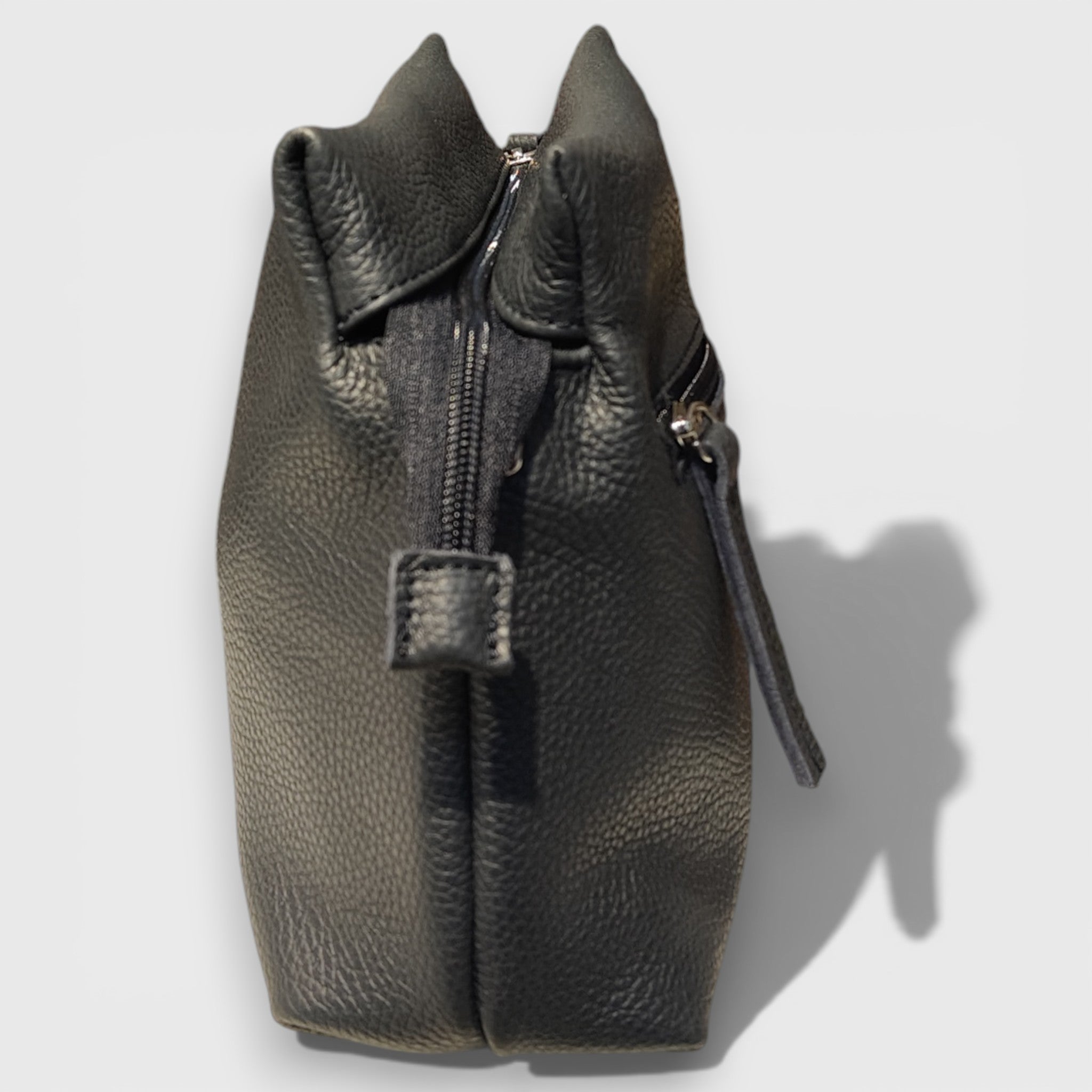 Pelletteria Pelle Nuda Milano, Artigianato italiano, Vera pelle, Negozio borse donna, Sbuffo blu