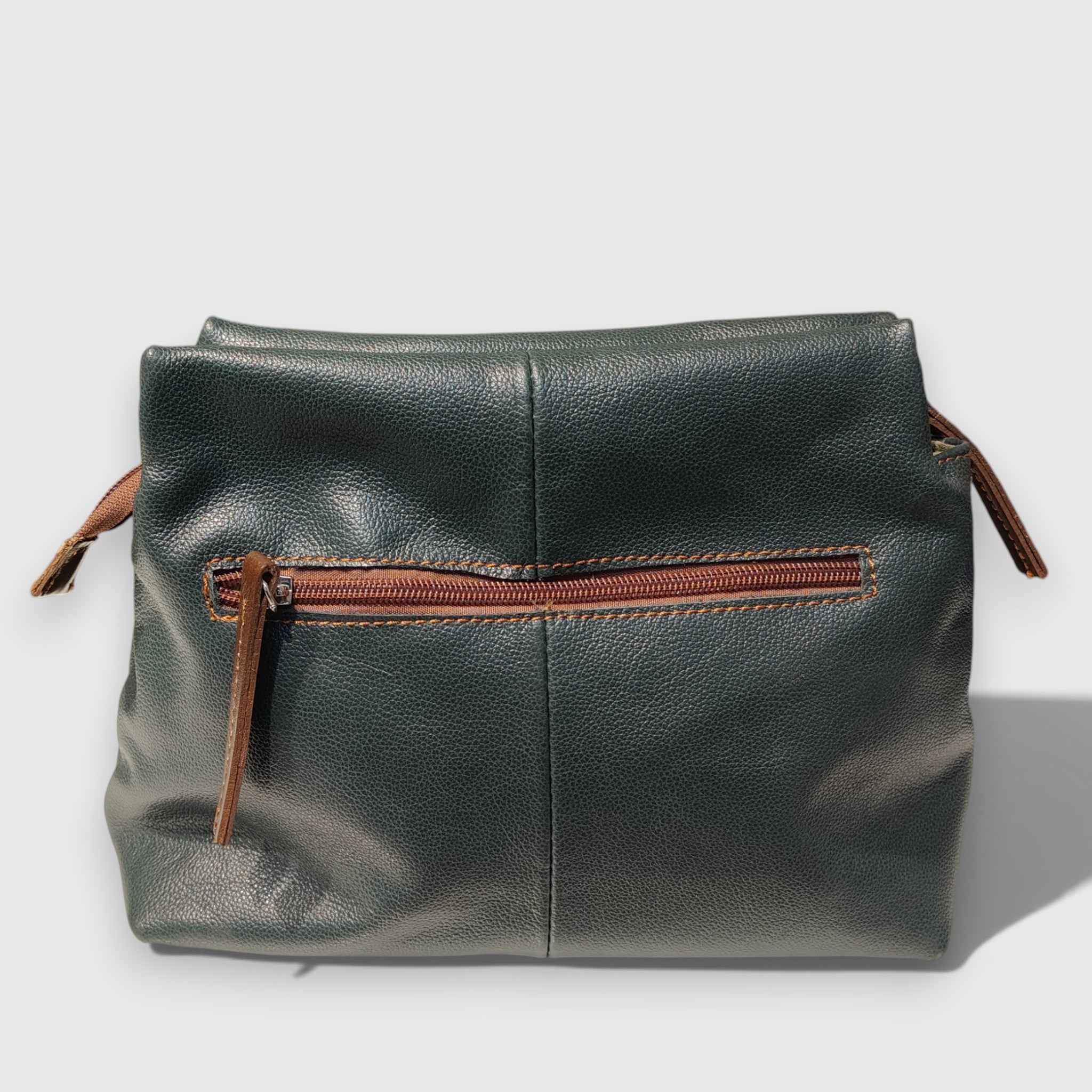 Pelletteria Pelle Nuda Milano, Artigianato Italiano, Vera pelle, Negozio borse donna, Sbuffo verde