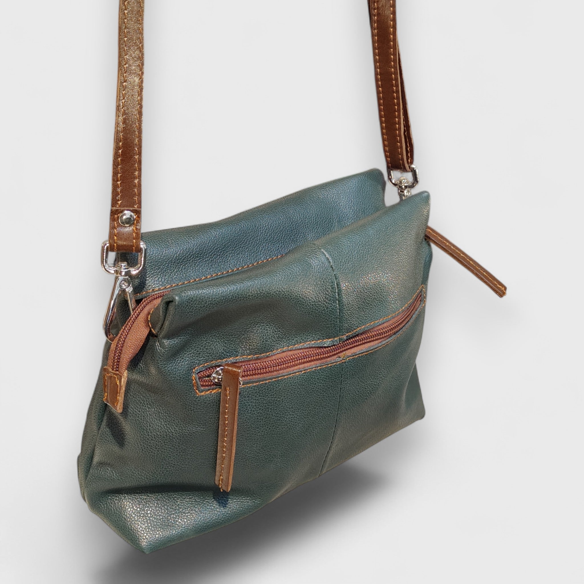 Pelletteria Pelle Nuda Milano, Artigianato Italiano, Vera pelle, Negozio borse donna, Sbuffo verde