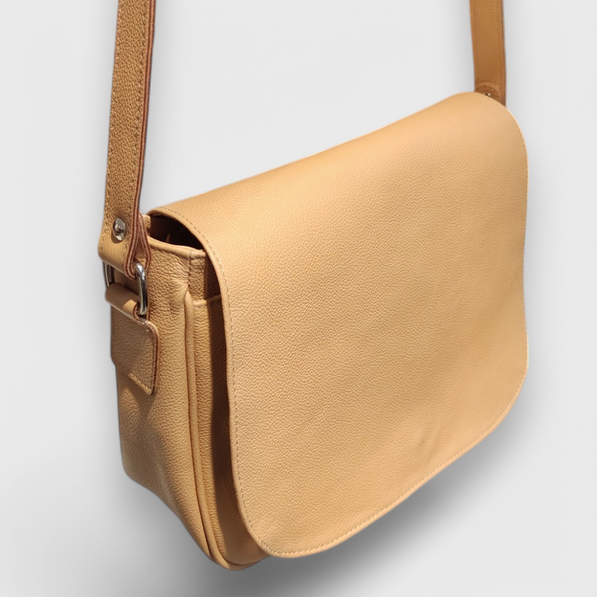 Pelletteria pelle Nuda Milano, Artigianato italiano, vera pelle, Negozio borse donna, Tolfa grande beige