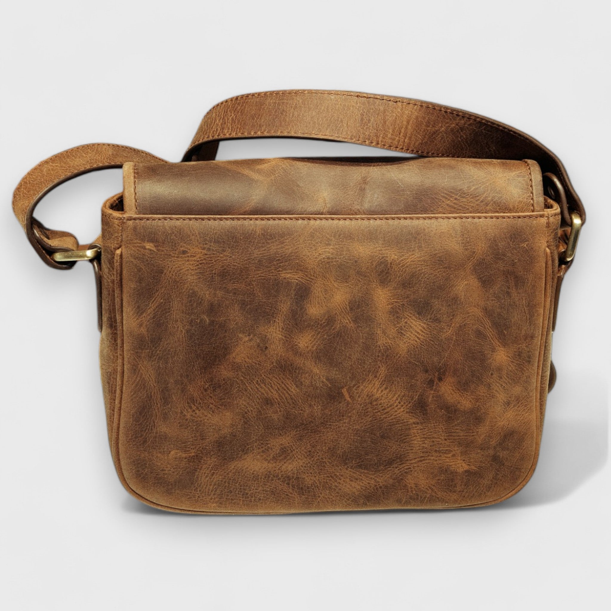 Pelletteria Pelle Nuda Milano, artigianato italiano, vera pelle, Negozio borse donna, Tolfa marrone