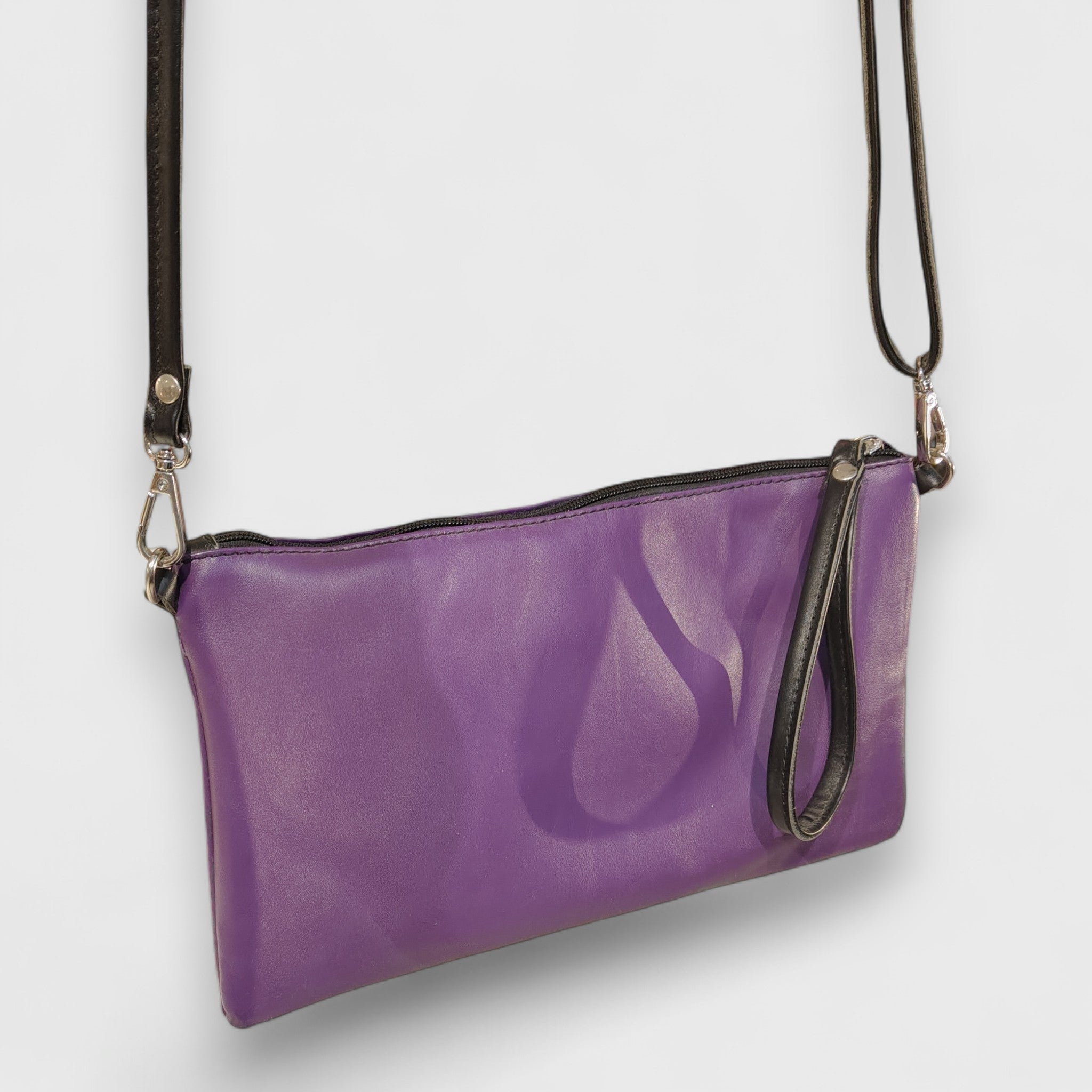Pelletteria Pelle Nuda Milano, Artigianato Italiano, Vera Pelle, Negozio borse donna, Tracolla ASV viola