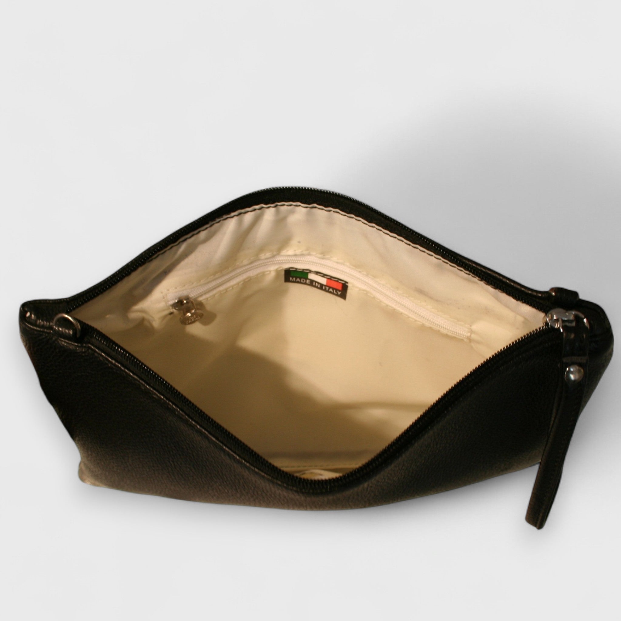 Pelletteria Pelle Nuda Milano, Artigianato Italiano, Vera pelle, Negozio borse donna, Trousse Clara nero