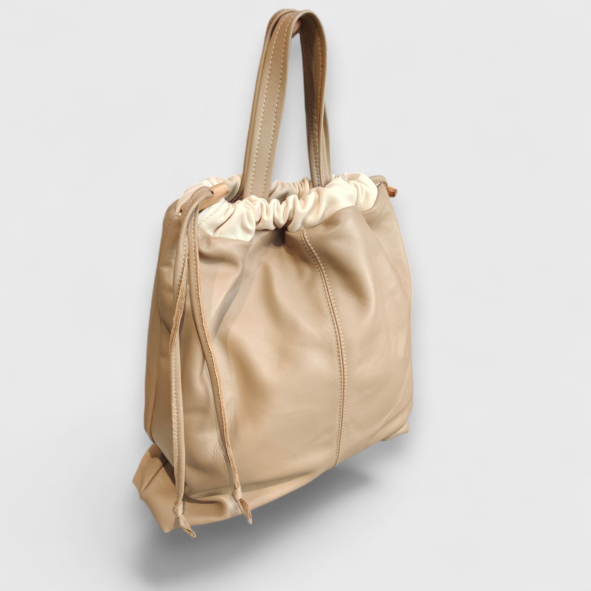 Pelletteria Pelle Nuda Milano, Vera pelle italiana, Negozio borse donna, Venere beige