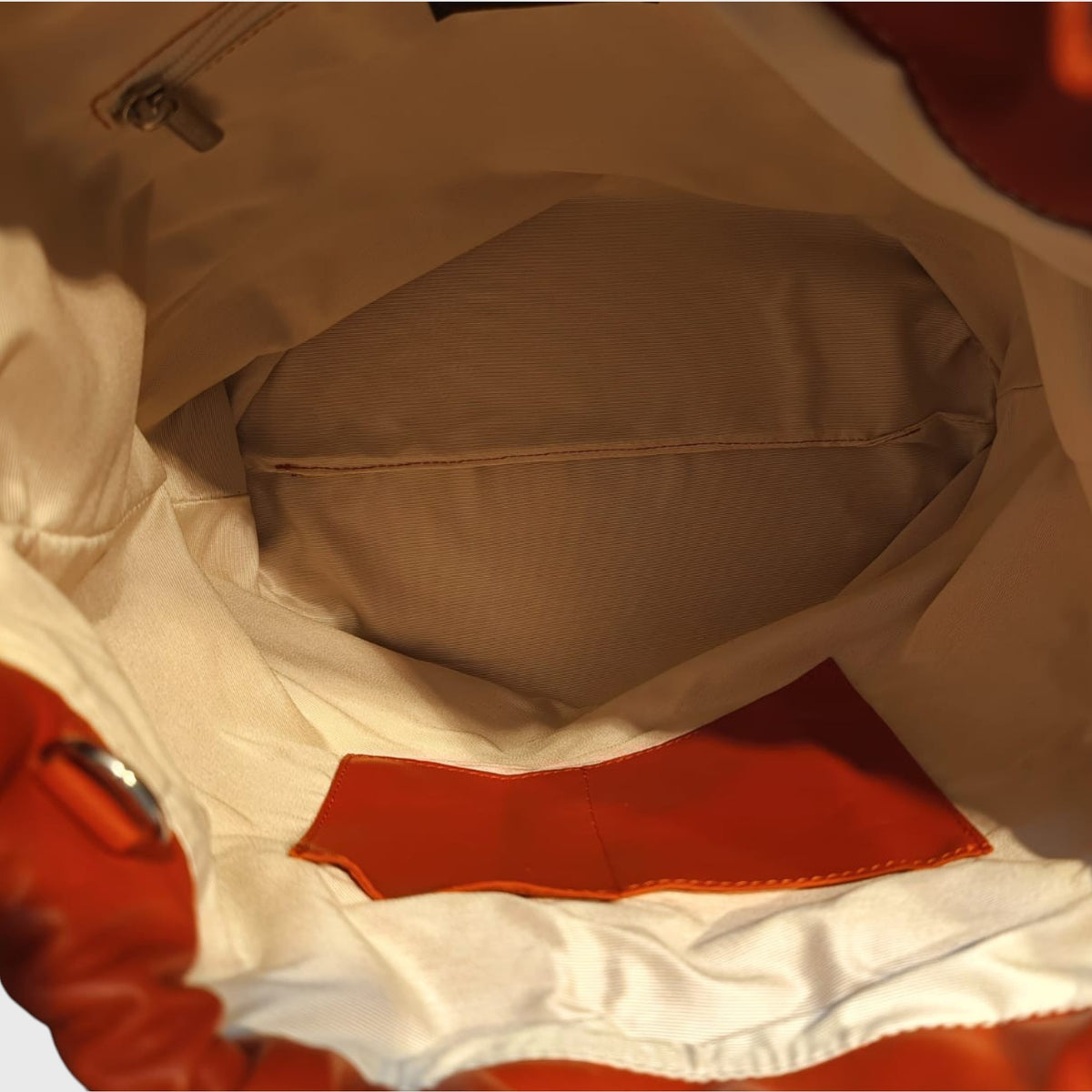 Pelletteria Pelle Nuda Milano, Vera pelle Italiana, Negozio borse donna, Venere rosso
