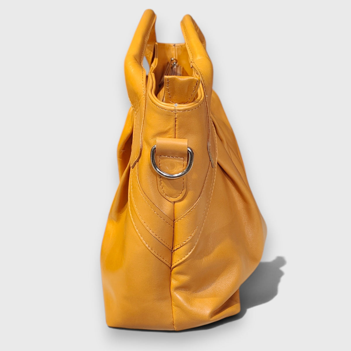 Pelletteria Pelle Nuda Milano, Vera pelle italiana, Negozio borse donna, Veronica miele