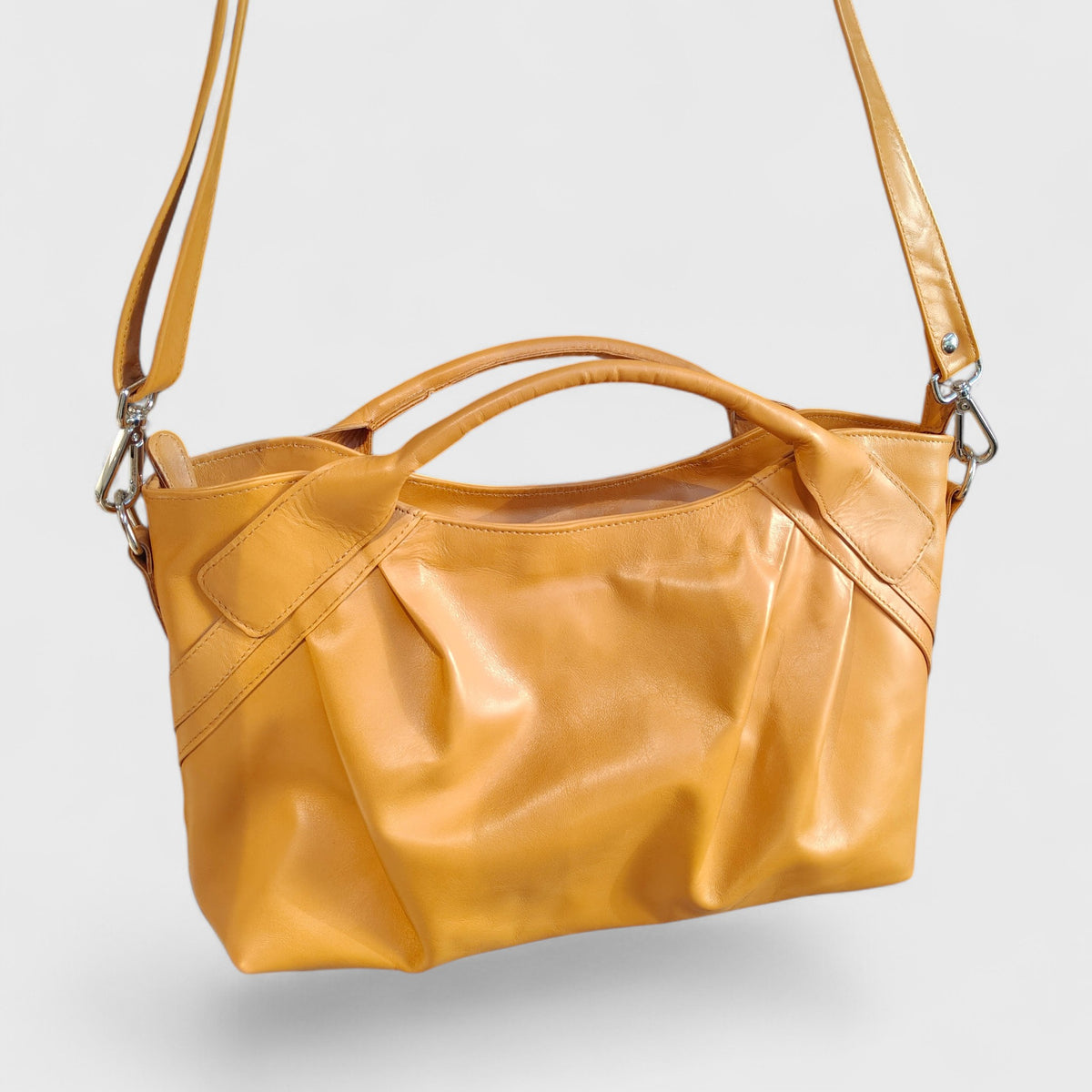 Pelletteria Pelle Nuda Milano, Vera pelle italiana, Negozio borse donna, Veronica miele