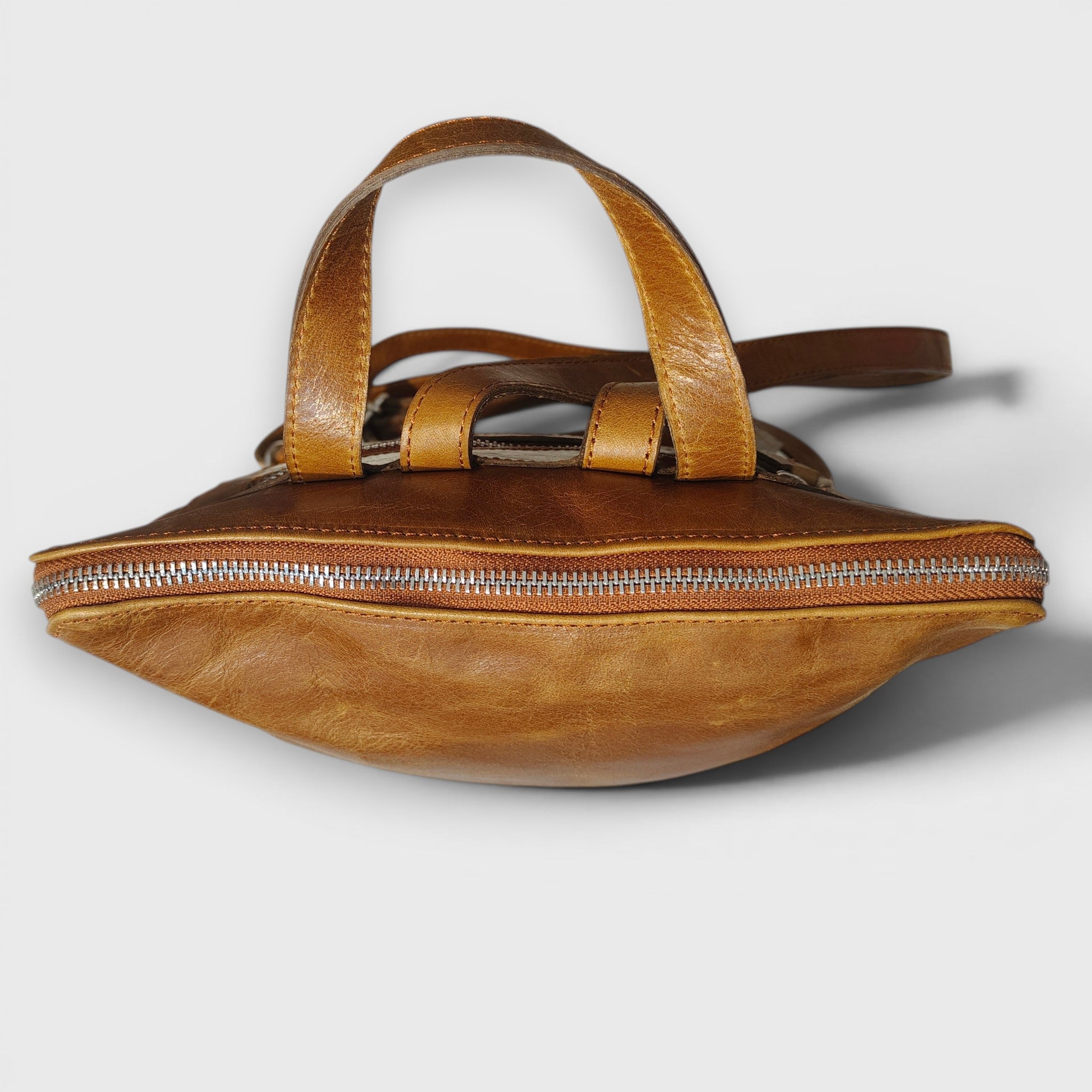 Pelletteria Pelle Nuda Milano, Vera pelle italiana, Negozio borse donna, Zaino Genova marrone