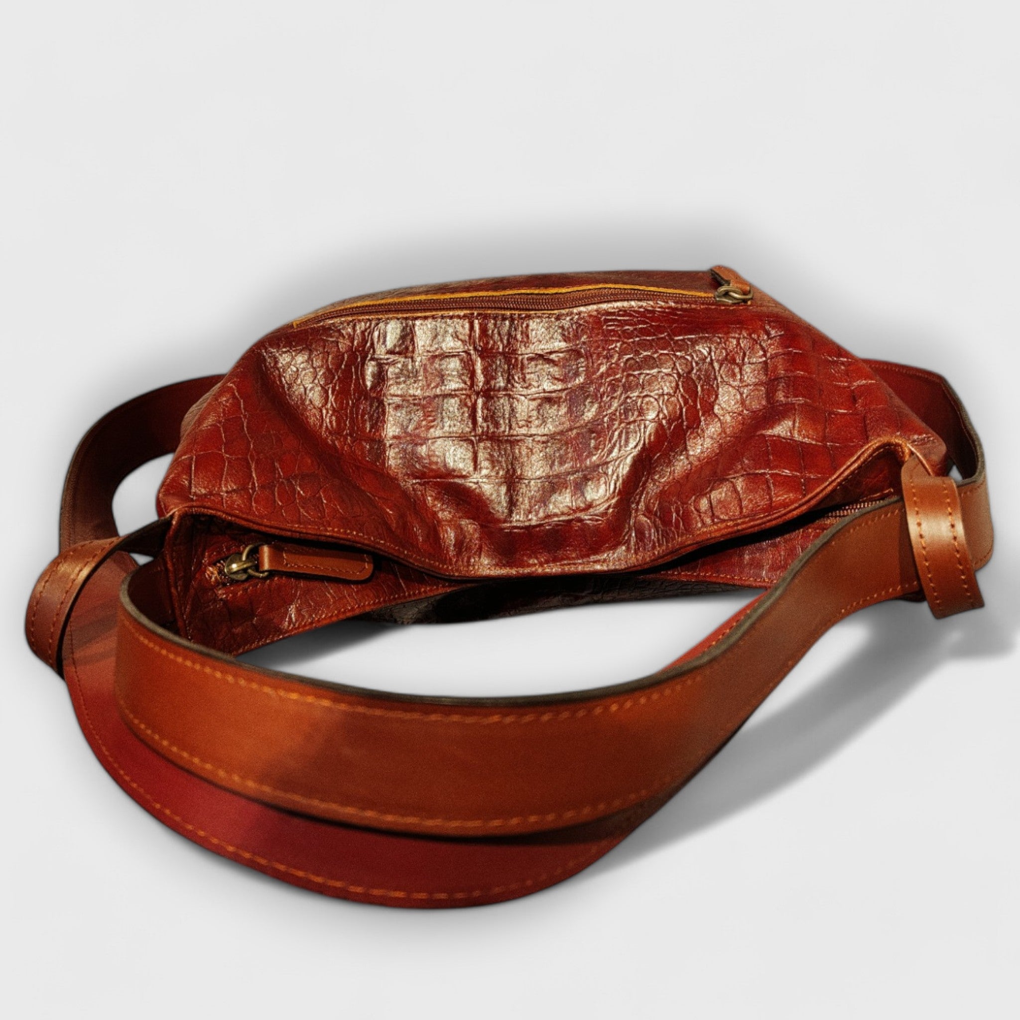 Pelletteria Pelle Nuda Milano, Artigianato italiano, vera pelle, negozio borse donna, Zaino rosso stampa coccodrillo