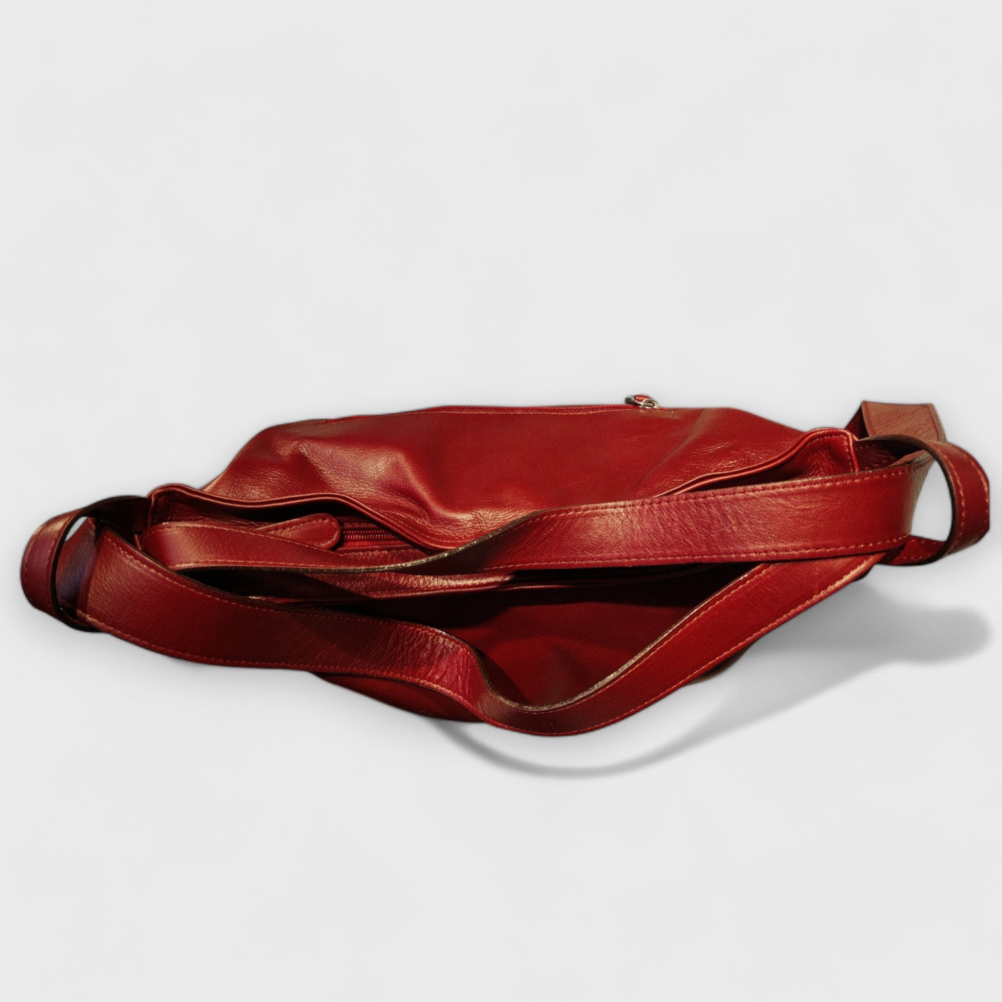 Pelletteria Pelle Nuda Milano, Artigianato italiano, vera pelle, negozio borse donna, Zaino Roma rosso