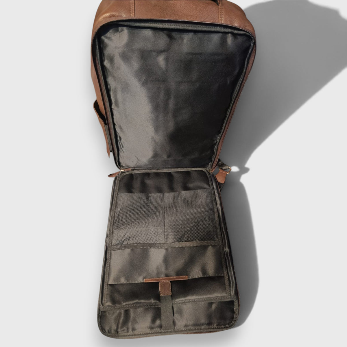 Pelletteria Pelle Nuda Milano, Vera pelle Italiana, Negozio borse uomo donna, Zaino travel marrone