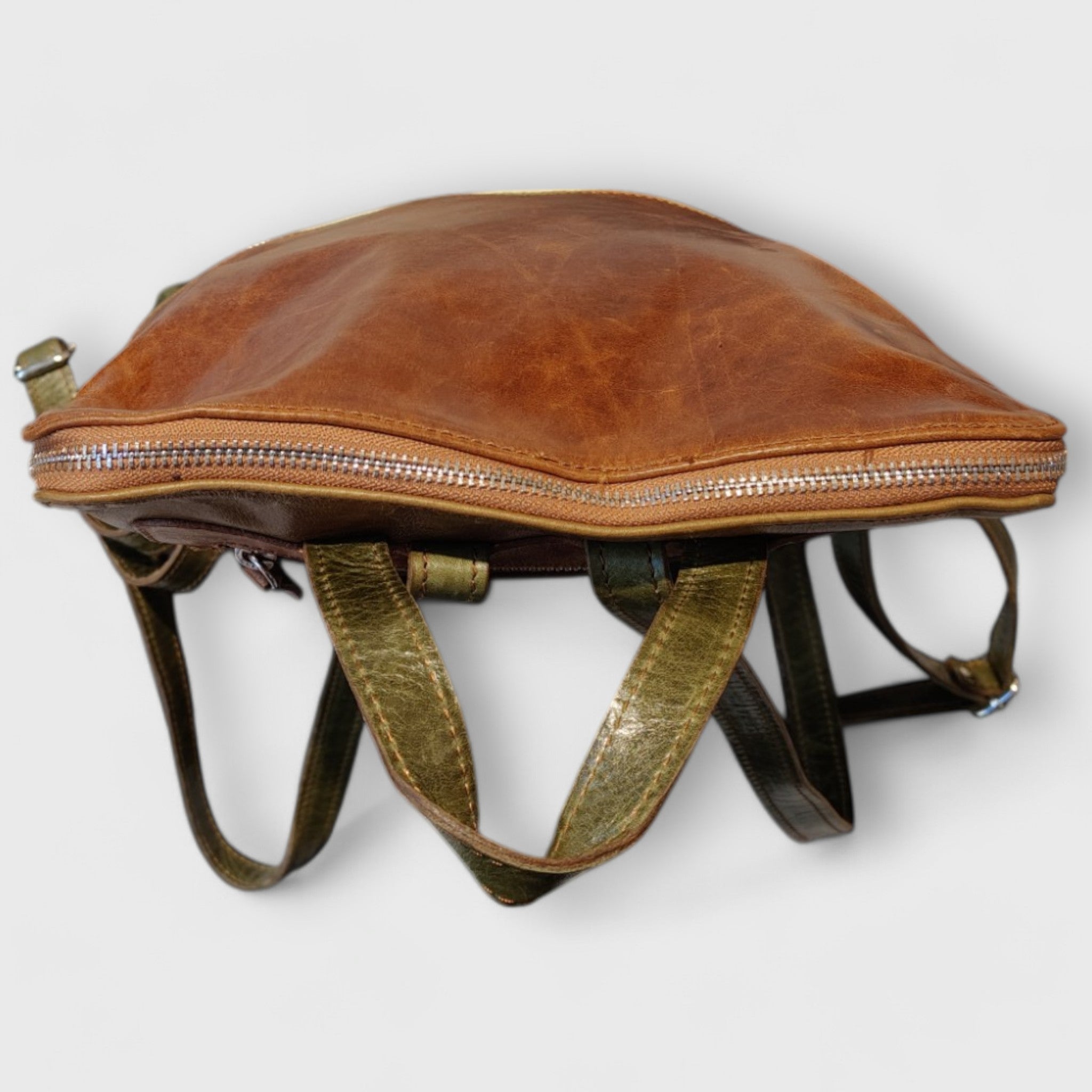 Pelletteria Pelle Nuda Milano, Artigianato italiano, vera pelle, zaino Uomo donna, Zaino Genova verde-marrone