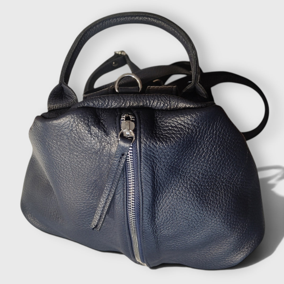Pelletteria Pelle Nuda Milano, Vera pelle italiana, Negozio borse donna, Zaino rino blu
