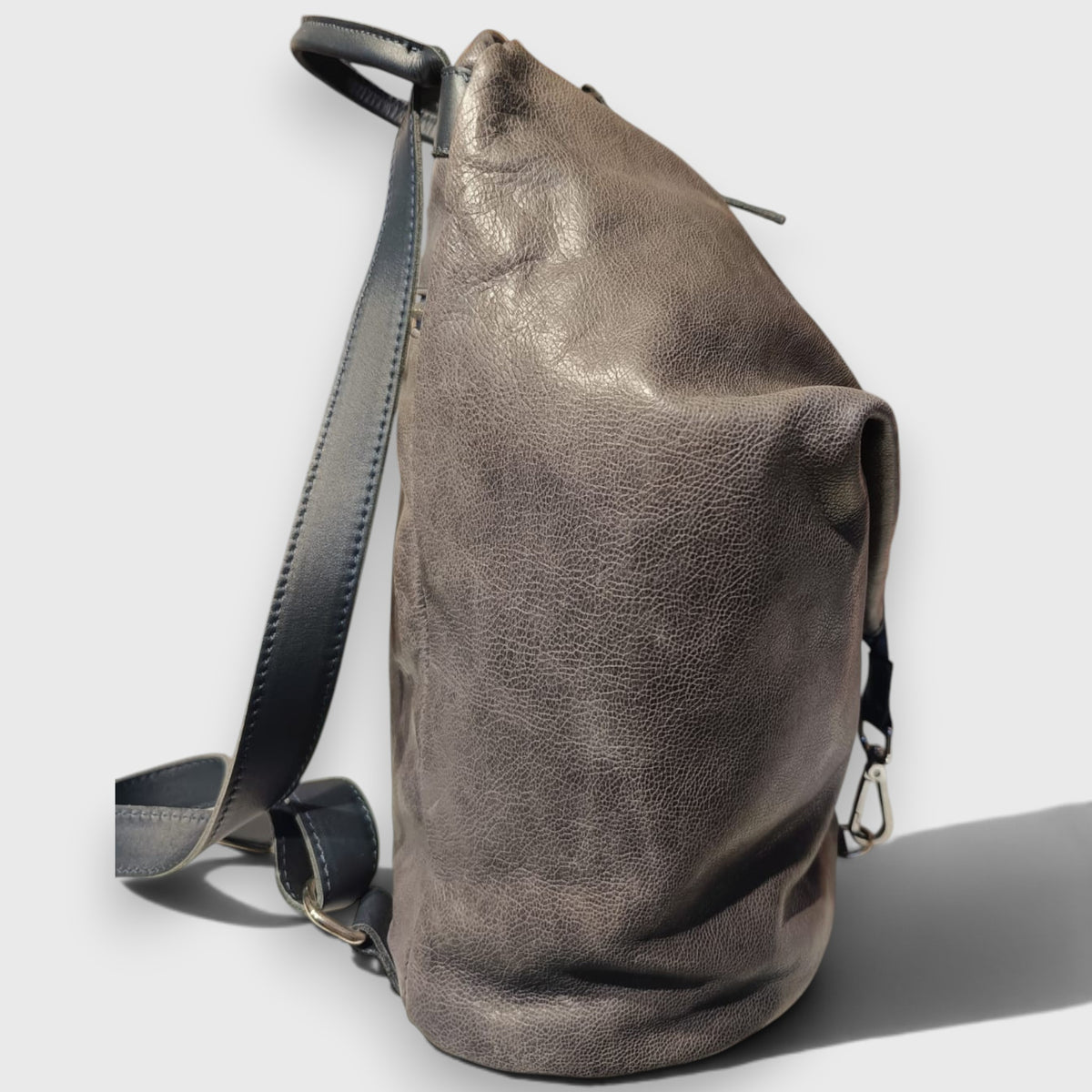 Pelletteria Pelle Nuda Milano, Vera pelle Italiana, Negozio borse donna, Zaino Rino grigio