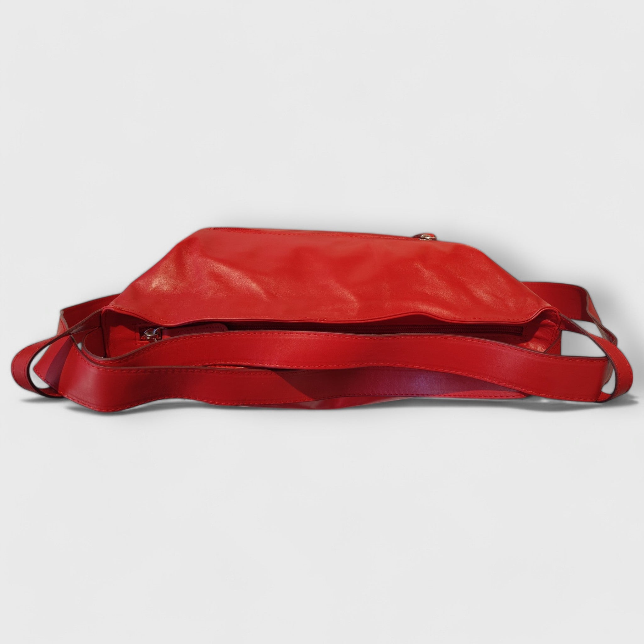 Pelletteria Pelle Nuda Milano, Artigianato Italiano, vera pelle, borsa donna, zaino Roma rosso