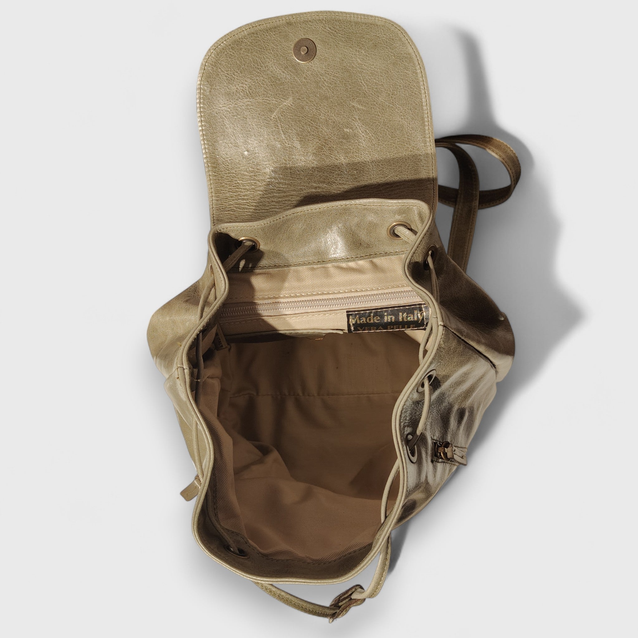 Pelletteria Pelle Nuda Milano, Artigianato Italiano, Vera pelle, Negozio borse donna uomo, Zaino tappo