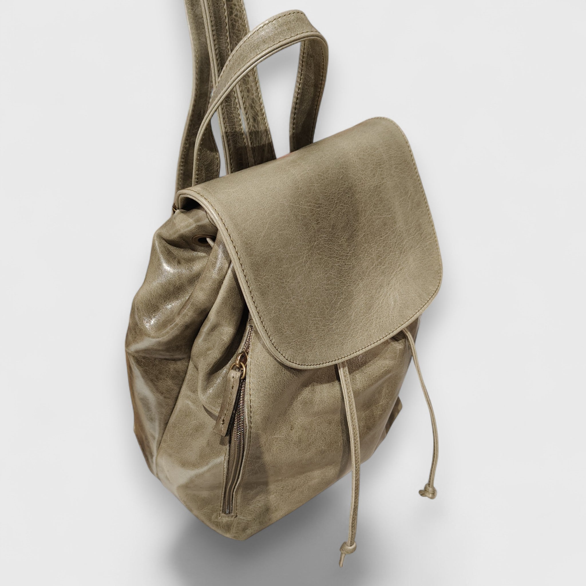 Pelletteria Pelle Nuda Milano, Artigianato Italiano, Vera pelle, Negozio borse donna uomo, Zaino tappo