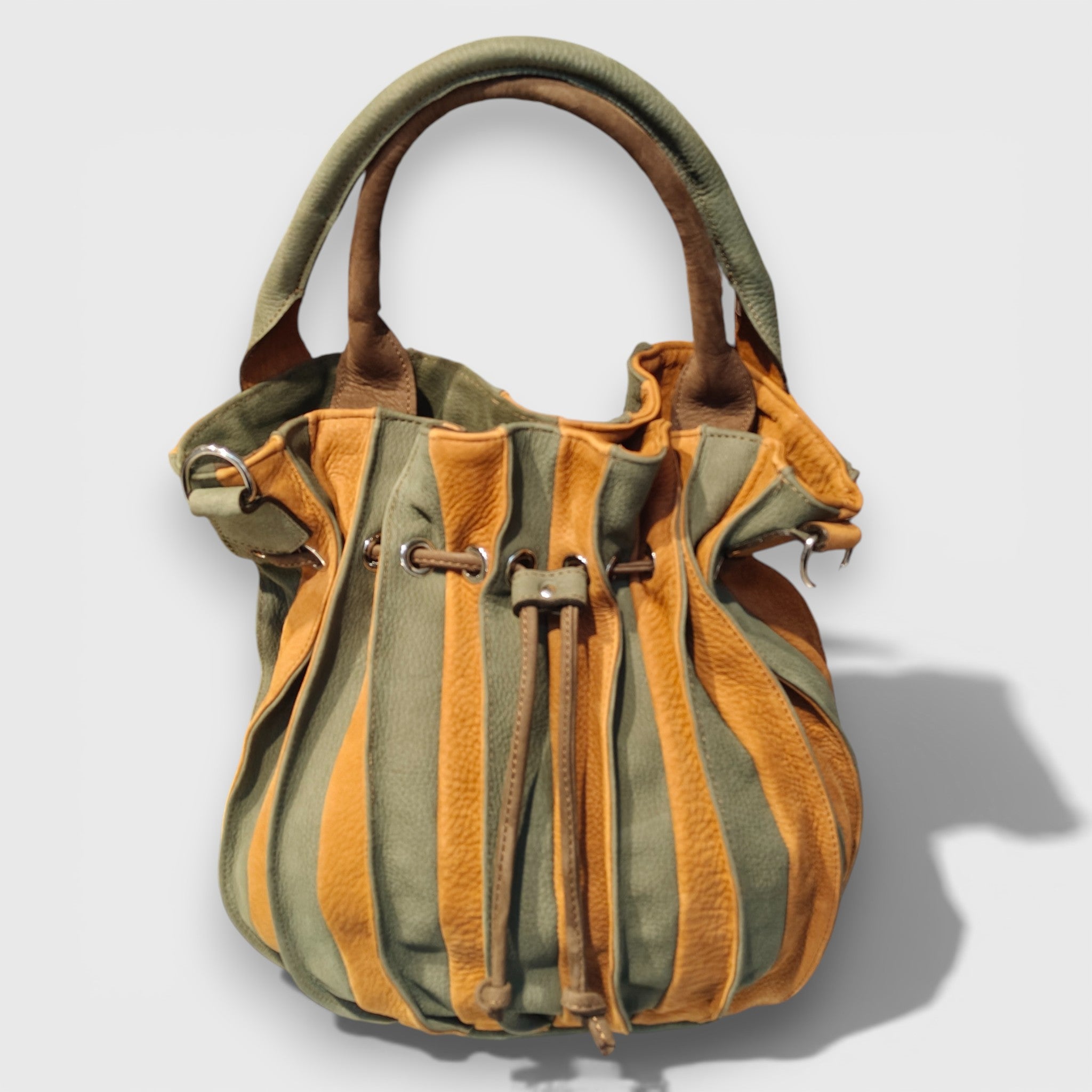 Pelletteria Pelle Nuda Milano, Artigianato italiano, Vera pelle, Negozio borse donna, Caramella verde