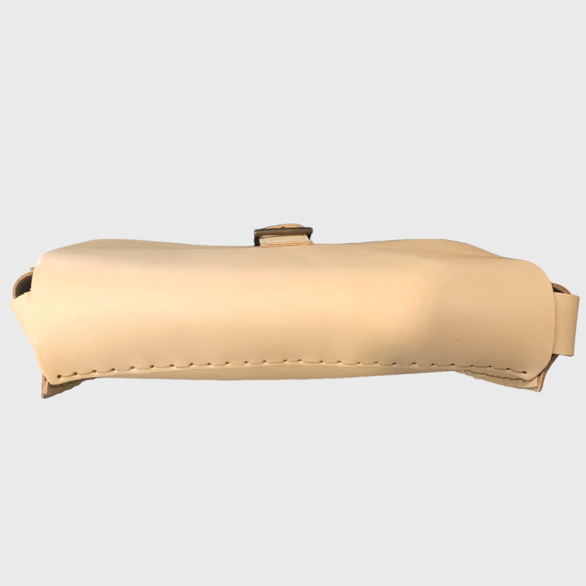 Pelletteria Pelle Nuda Milano, artigianato italiano, borsa donna, borsa uomo, vera pelle, cucita a mano, cartellina cuoio naturale