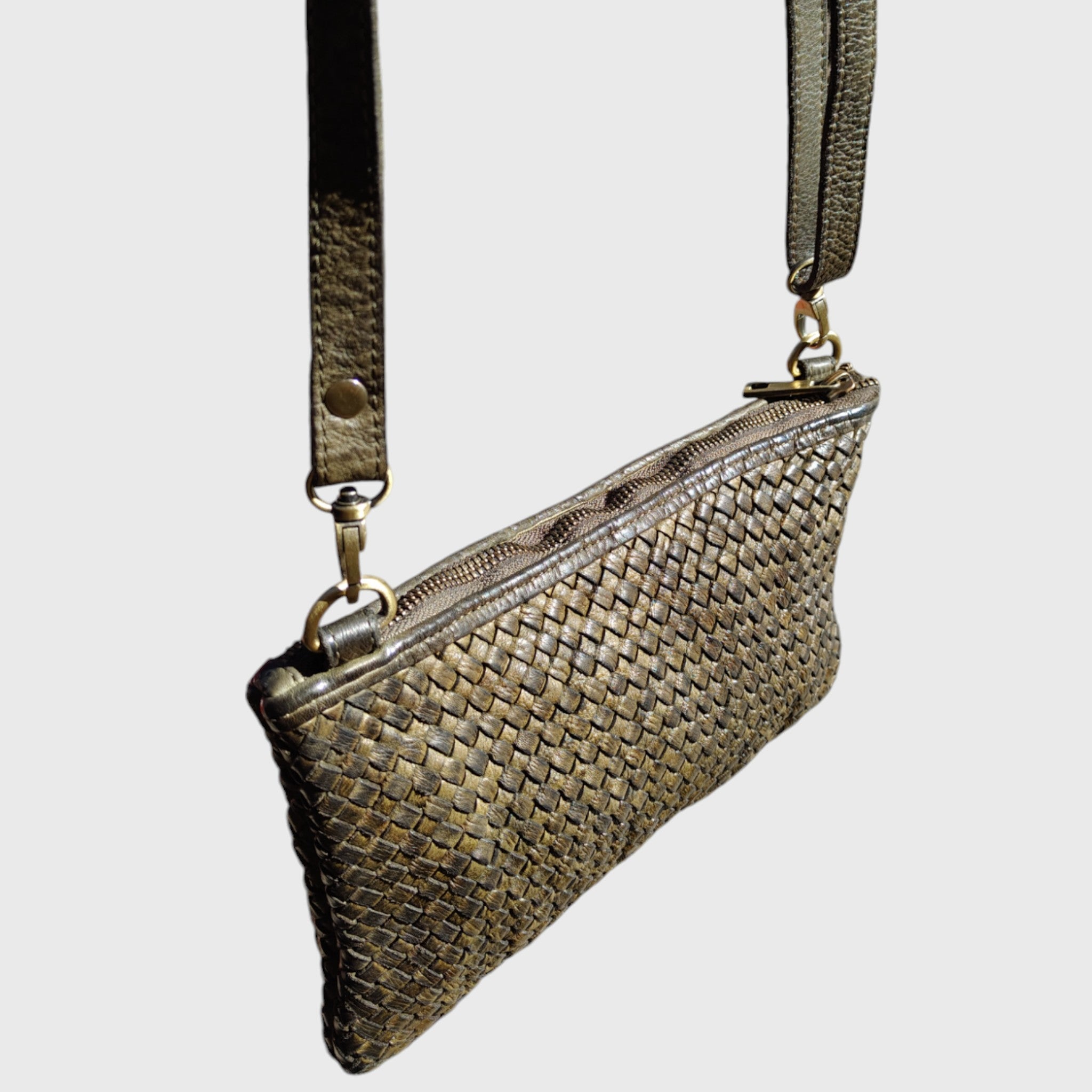 Pelletteria Pelle Nuda Milano, Artigianato italiano, vera pelle, borsa donna, tracolla intrecciata verde