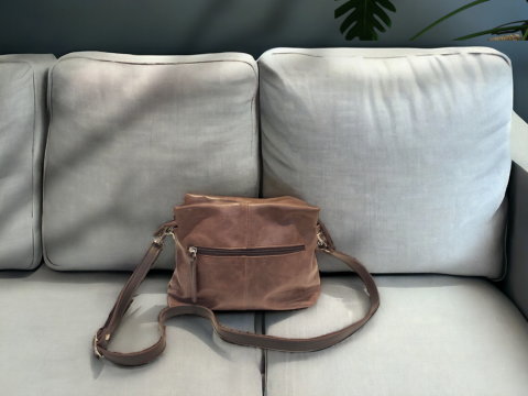 Pelletteria Pelle Nuda Milano, Artigianato Italiano, Vera pelle, Borse Donna, Borse Uomo, zaini, tracolle, Negozio online