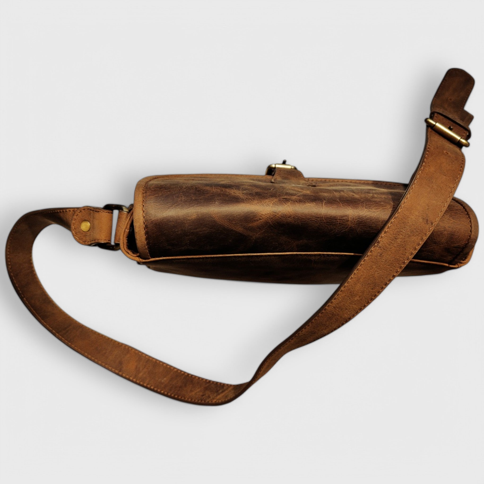 Pelletteria Pelle Nuda Milano, artigianato italiano, vera pelle, Negozio borse donna, Tolfa marrone