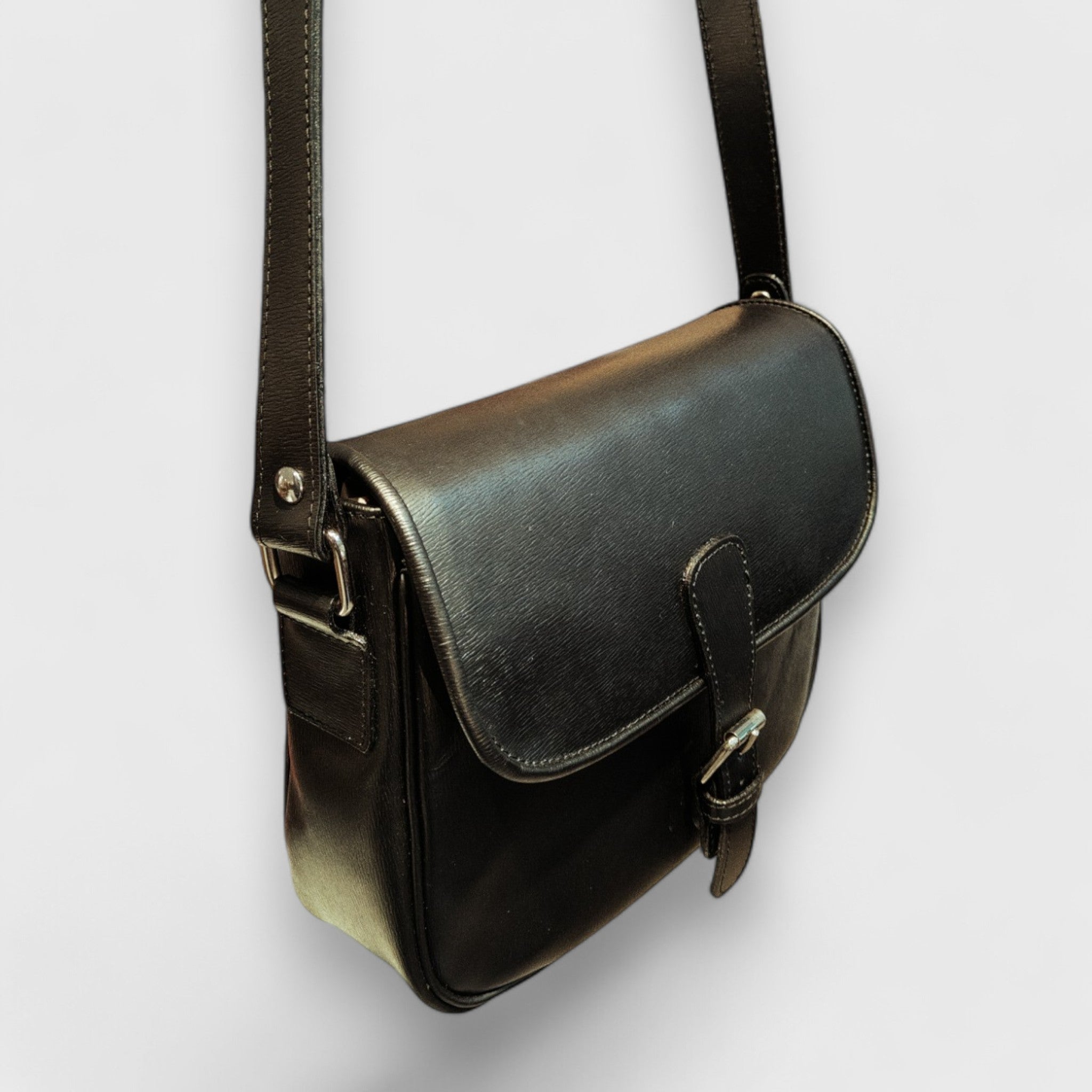 Pelletteria Pelle Nuda Milano, artigianato italiano, vera pelle, Negozio borse donna, Tolfa nero