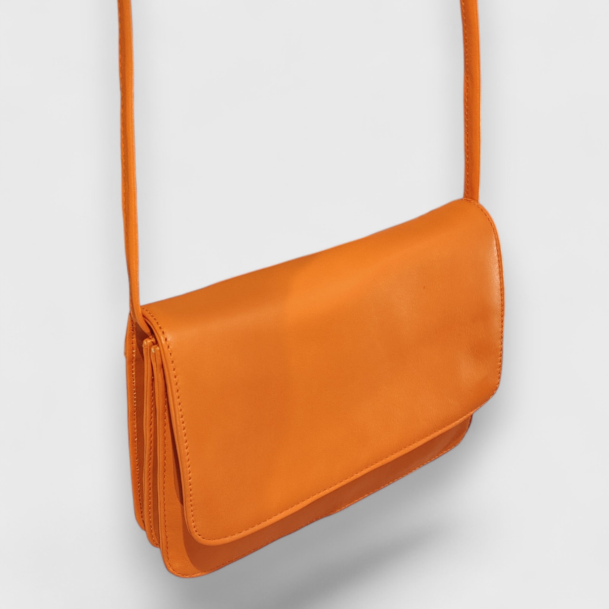 Pelletteria Pelle Nuda Milano, Artigianato Italiano, Vera pelle, Negozio borse donna, tre soffietti arancione