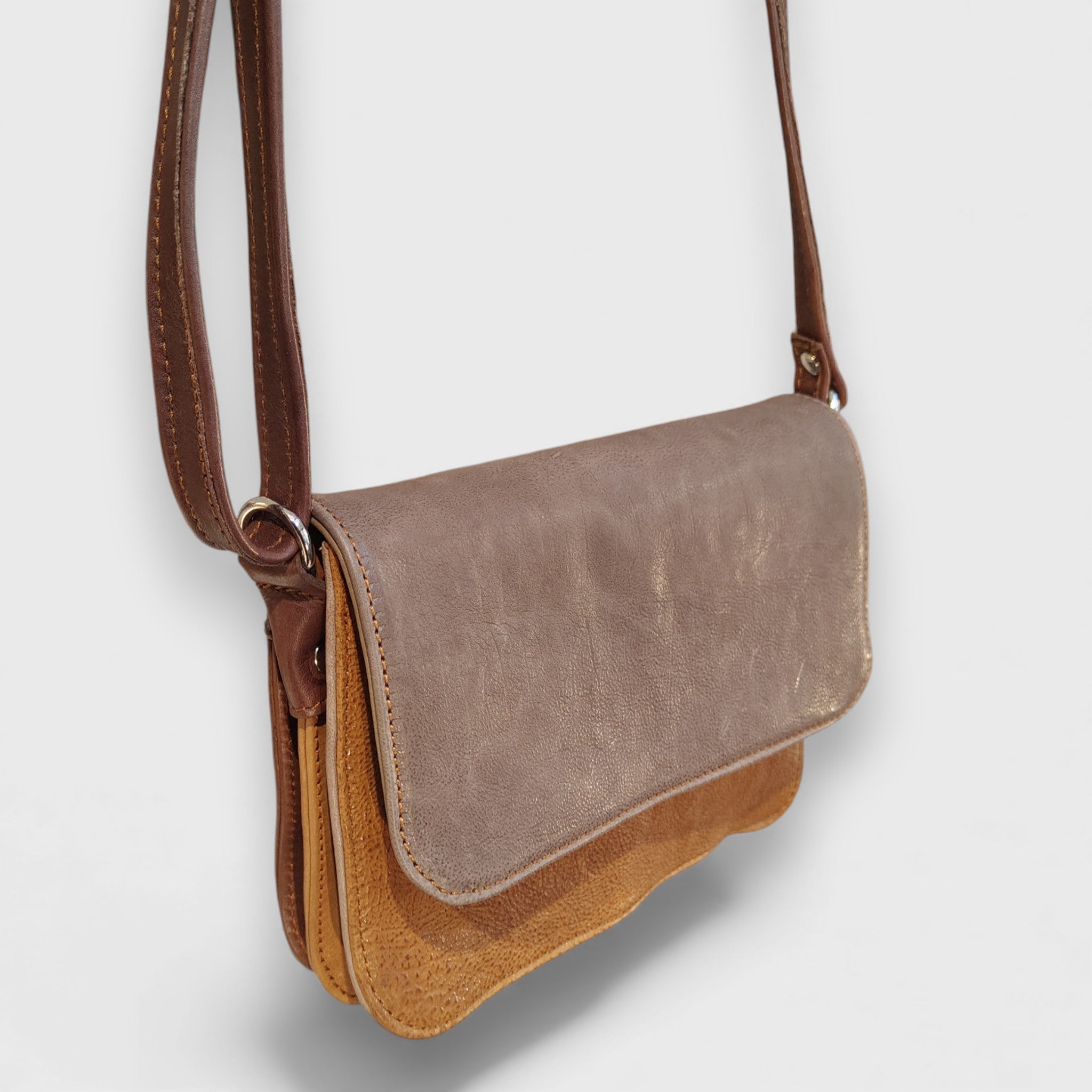 Pelletteria Pelle Nuda Milano, Artigianato italiano, Vera pelle, Negozio borse donna, 3 soffietti marrone patchwork