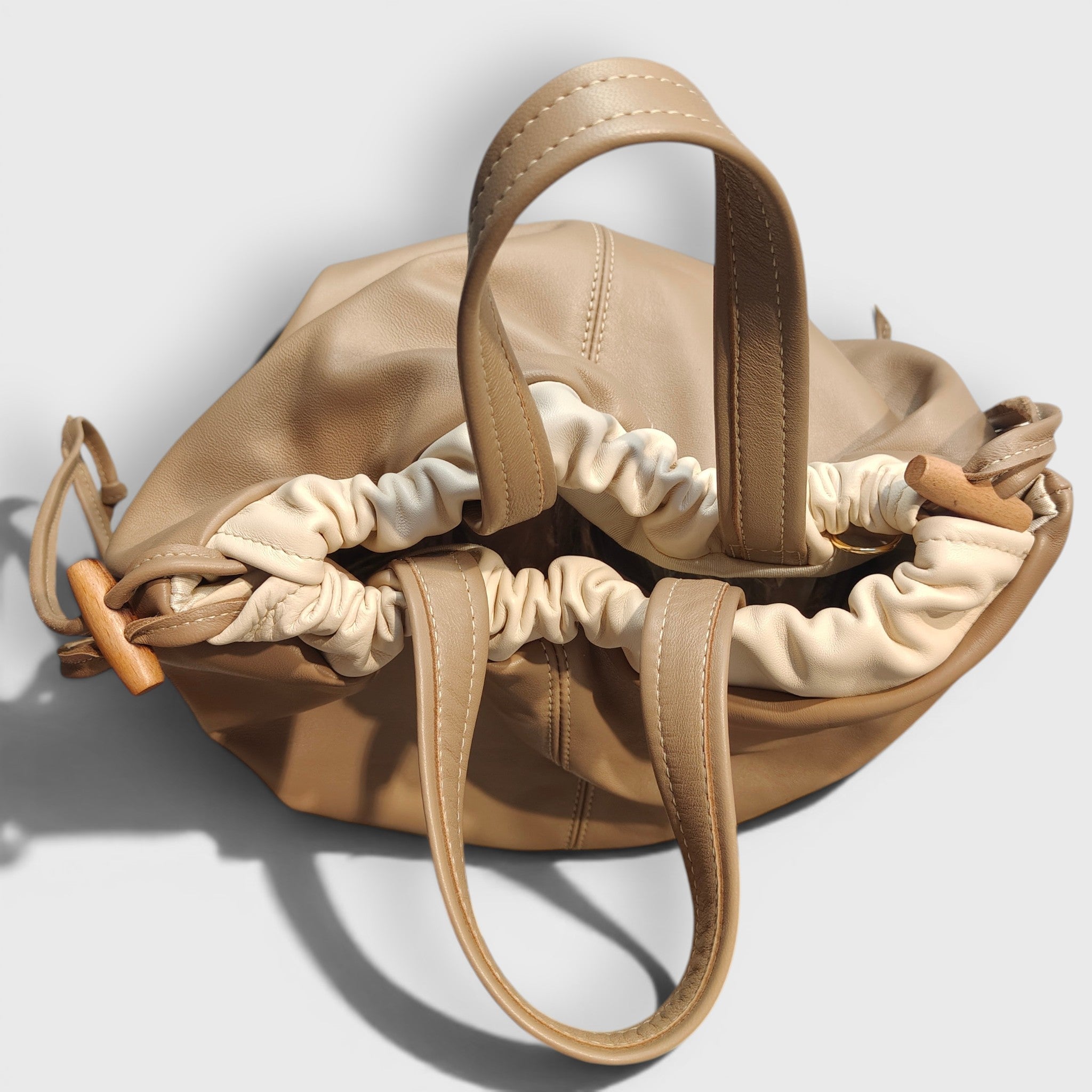 Pelletteria Pelle Nuda Milano, Vera pelle italiana, Negozio borse donna, Venere beige