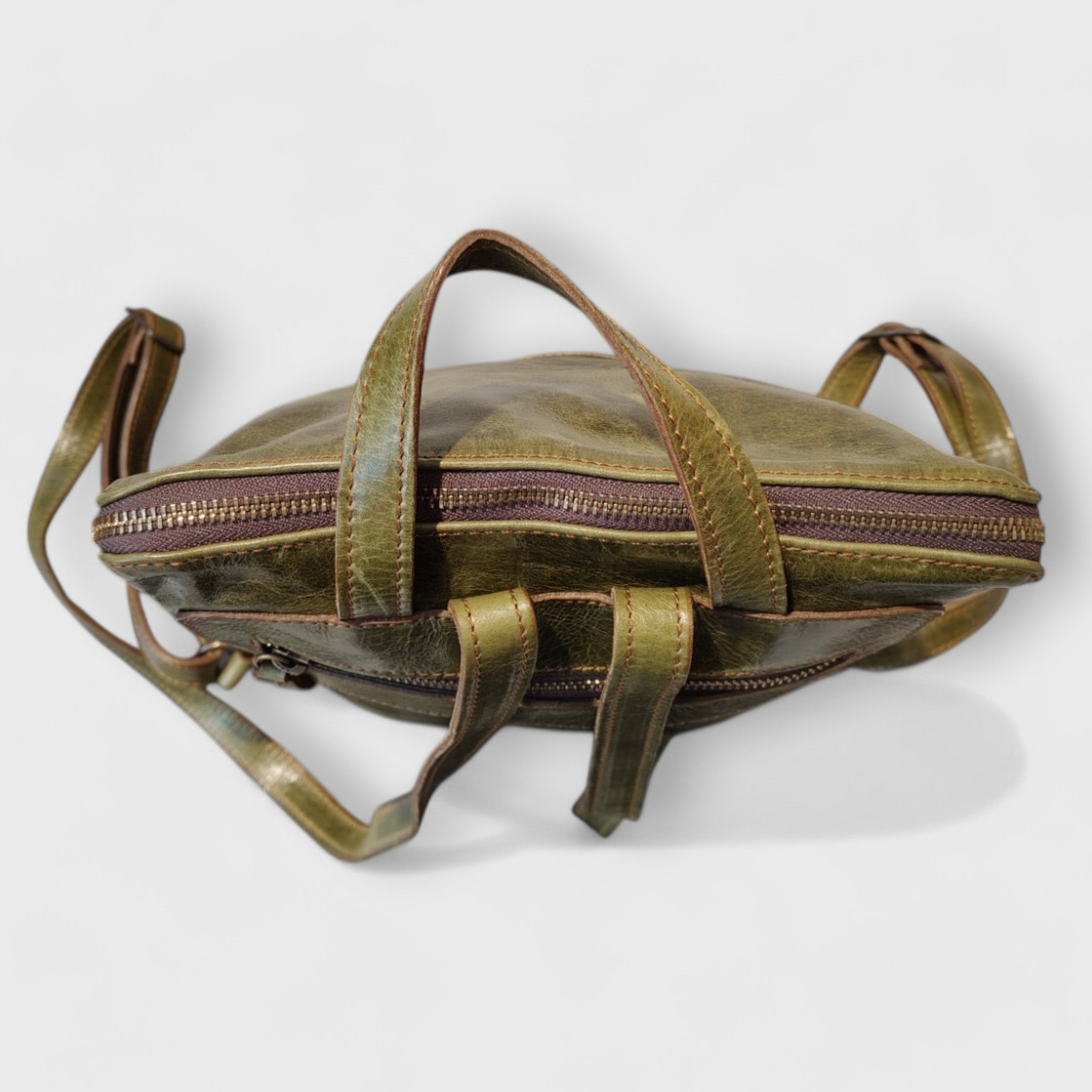 Zaino Genova verde, vera pelle, zaino uomo, zaino donna, Pelletteria Pelle Nuda Milano, artigianato italiano