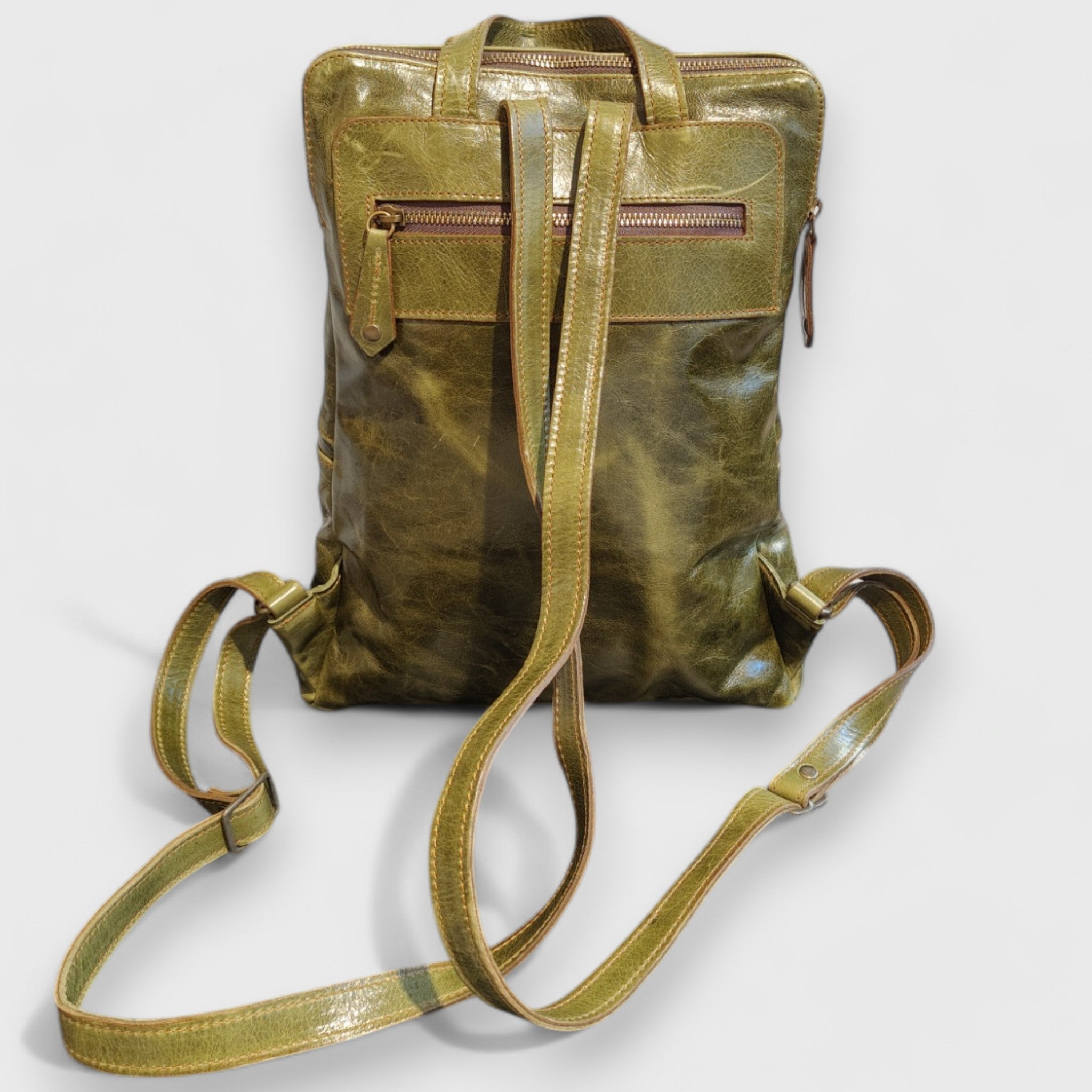 Zaino Genova verde, vera pelle, zaino uomo, zaino donna, Pelletteria Pelle Nuda Milano, artigianato italiano