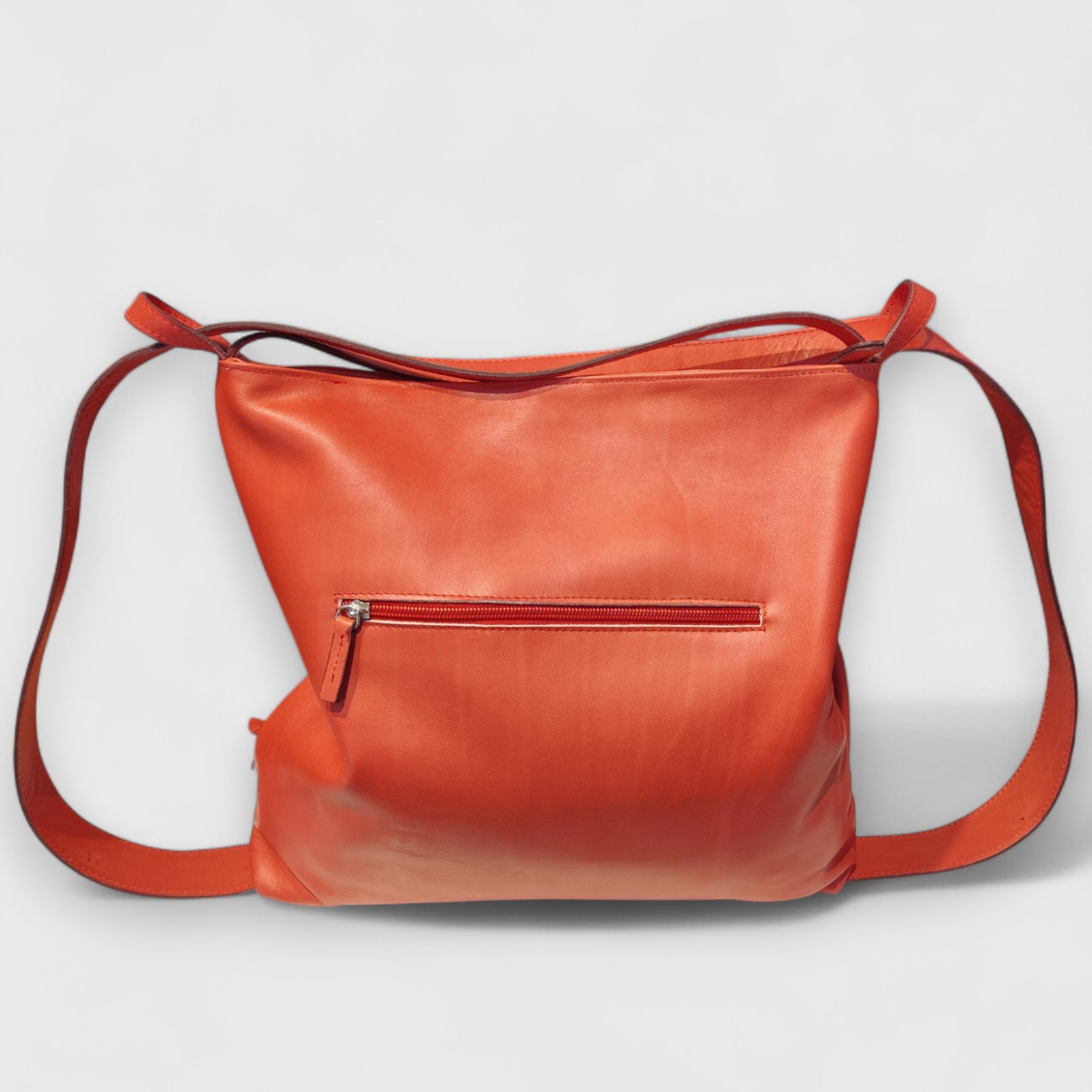 Pelletteria Pelle Nuda Milano, Artigianato Italiano, Vera Pelle, Negozio borse donna, Zaino Roma rosso corallo