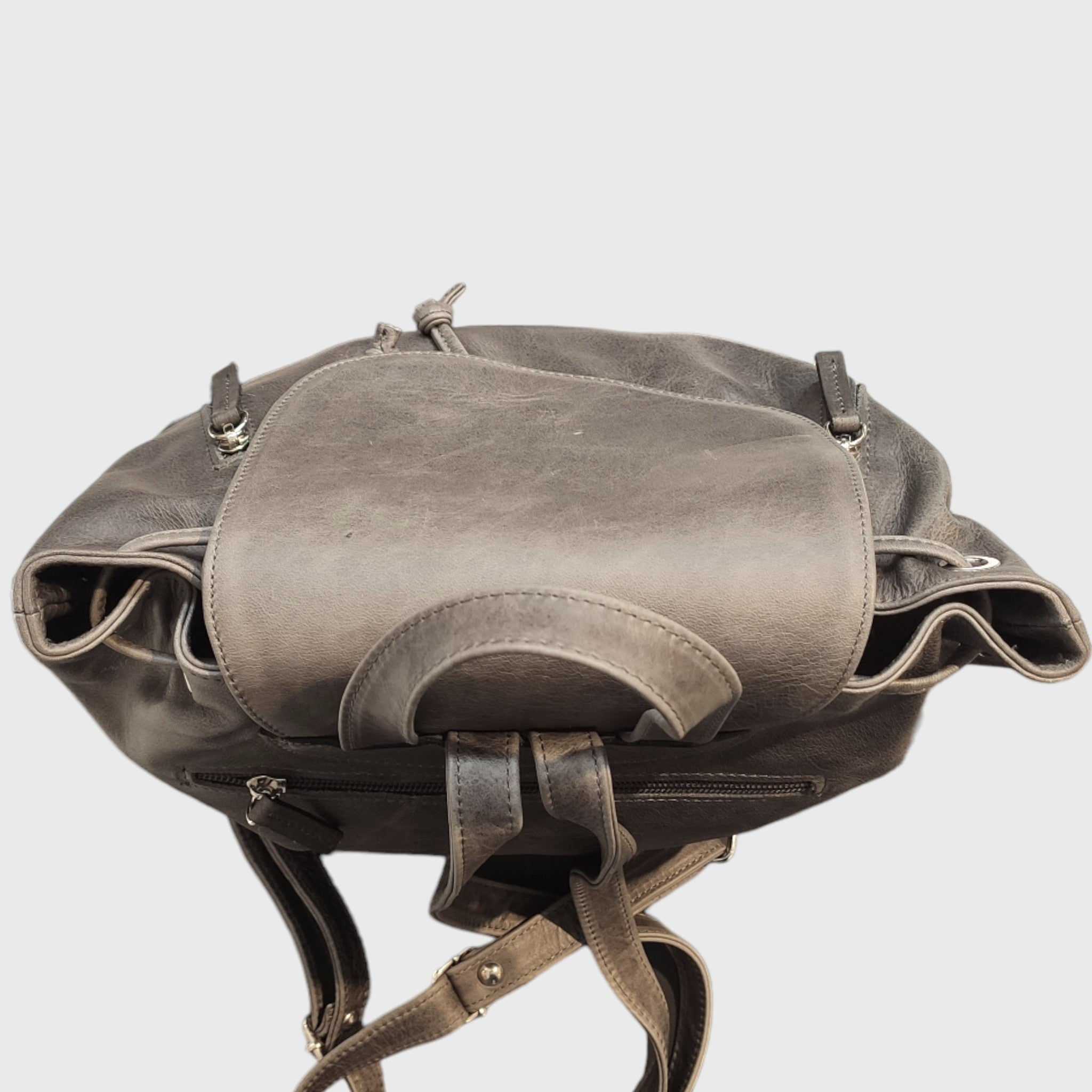 ZAINO TAPPO in pelle grigia