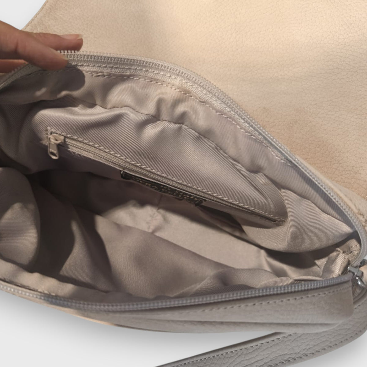 Pelletteria Pelle Nuda Milano, vera pelle italiana, Negozio borse donna, AIda nabuk beige