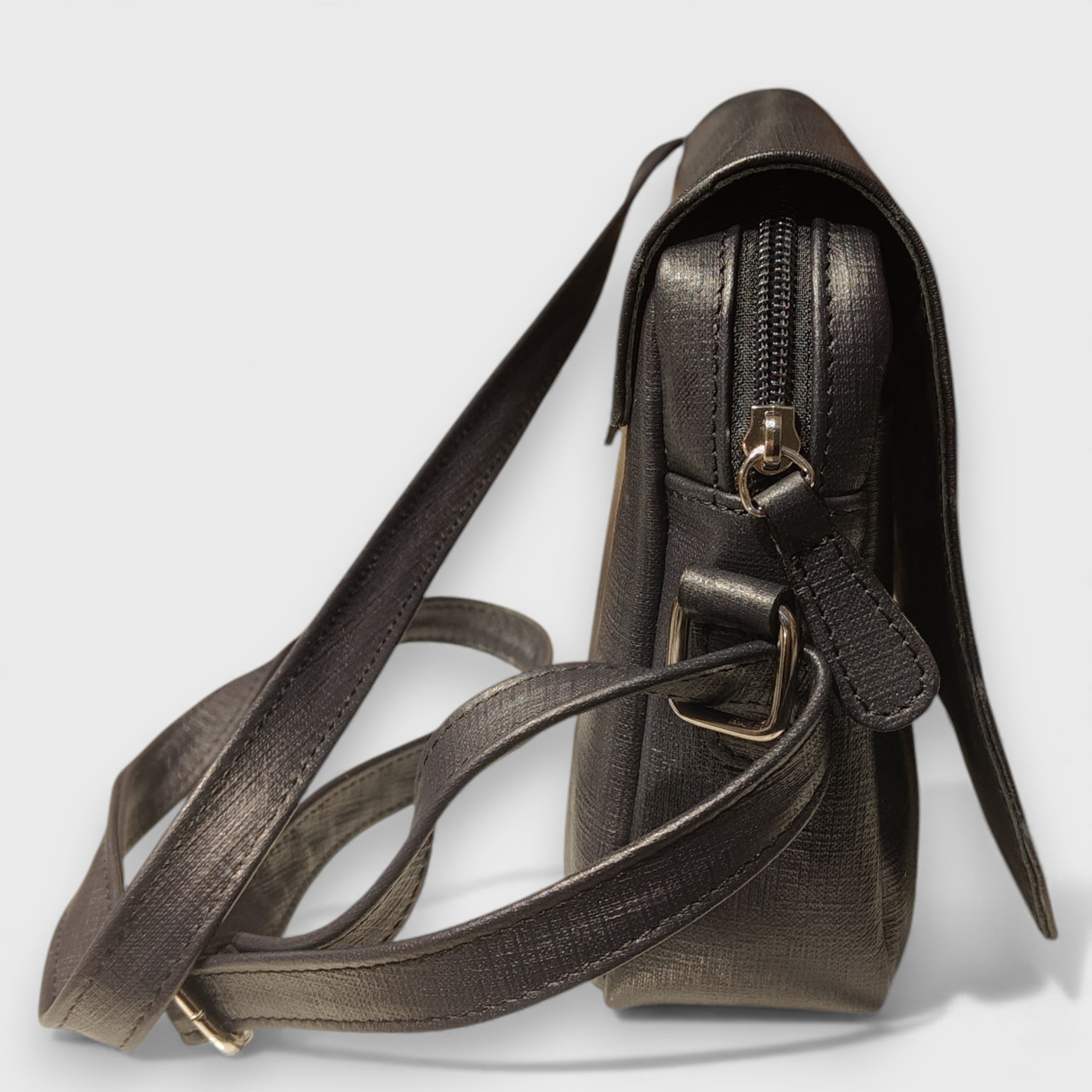 Pelletteria Pelle Nuda Milano, Artigianato Italiano, Vera pelle, Negozio borse donna, Aida blu