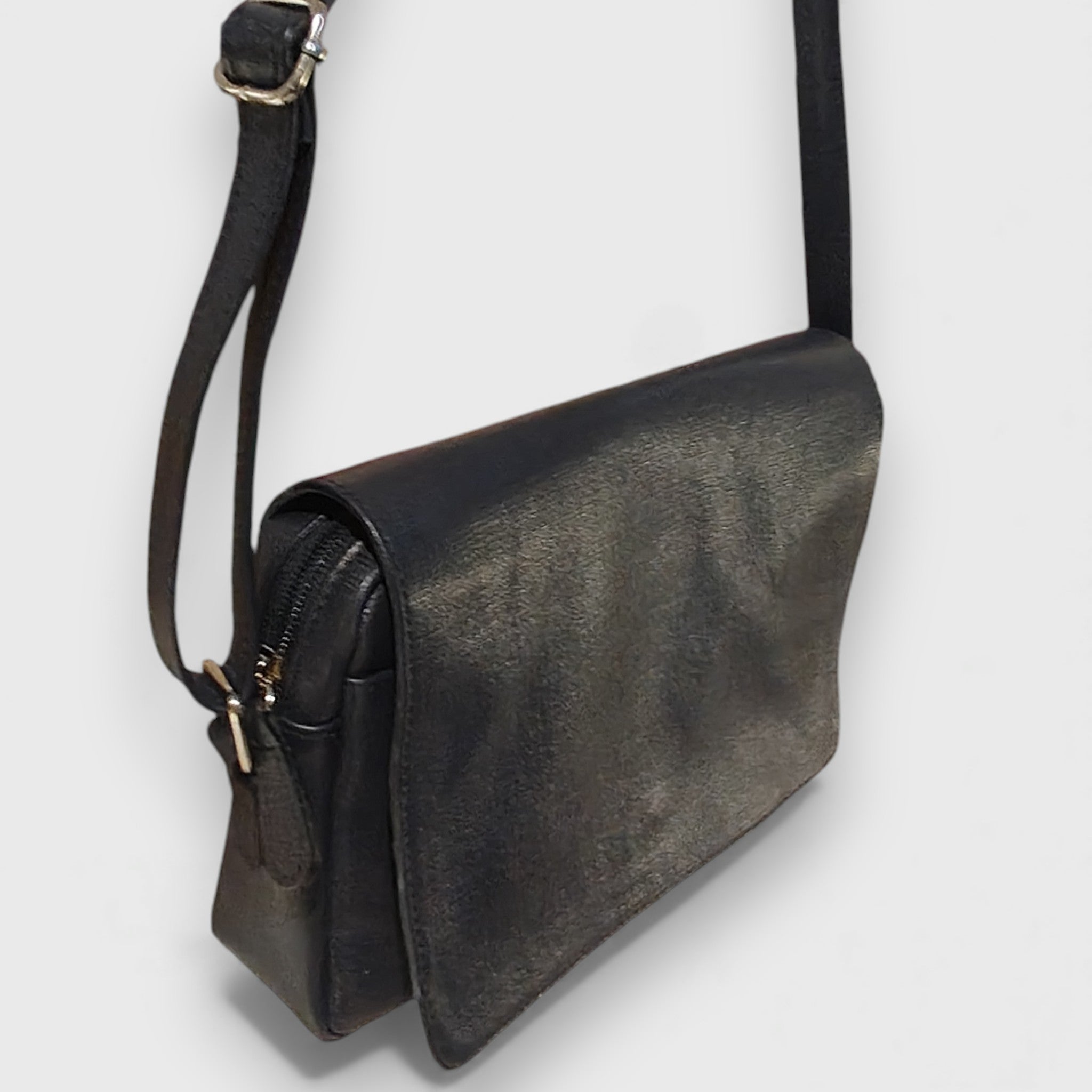 Pelletteria Pelle Nuda Milano, Artigianato Italiano, Vera pelle, Negozio borse donna, Aida blu