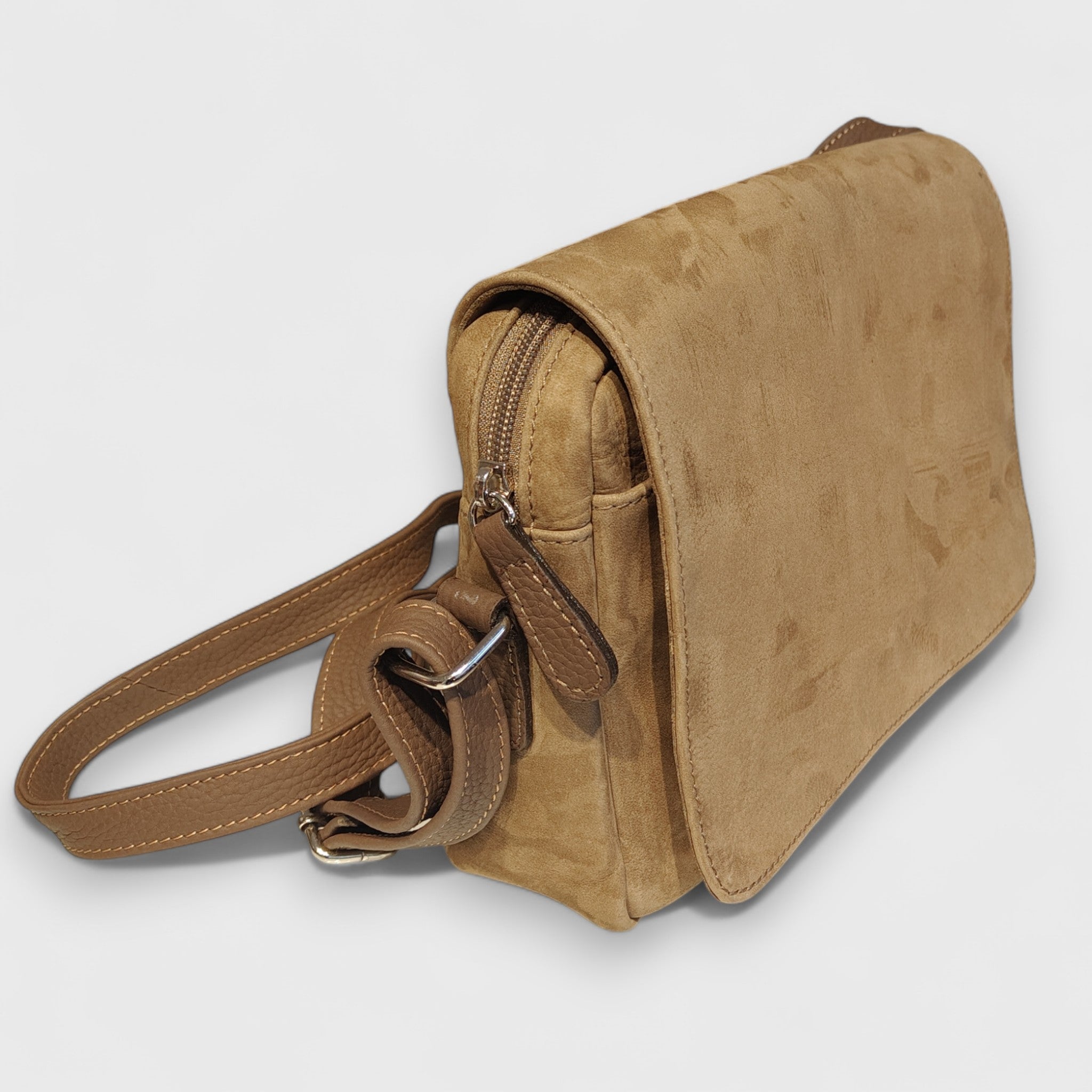 Pelletteria Pelle Nuda Milano, Artigianato Italiano, Vera pelle, Negozio borse donna, Aida marrone nabuk