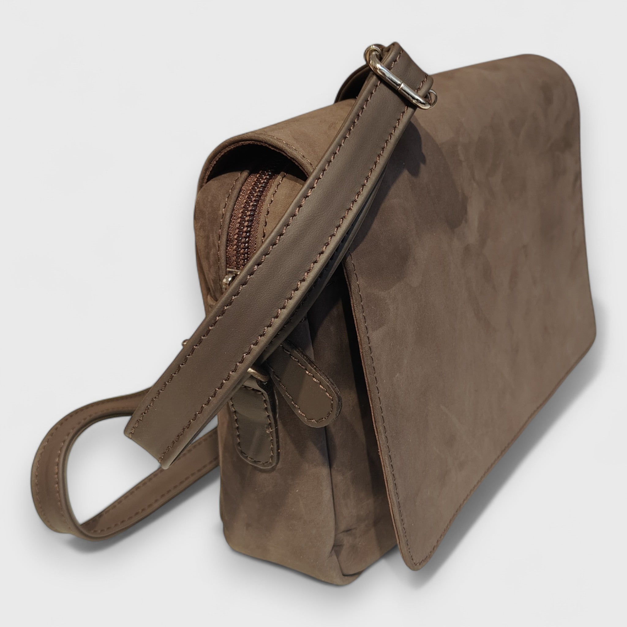 Pelletteria Pelle Nuda Milano, Artigianato Italiano, Vera pelle, Negozio borse donna, Aida nabuk marrone