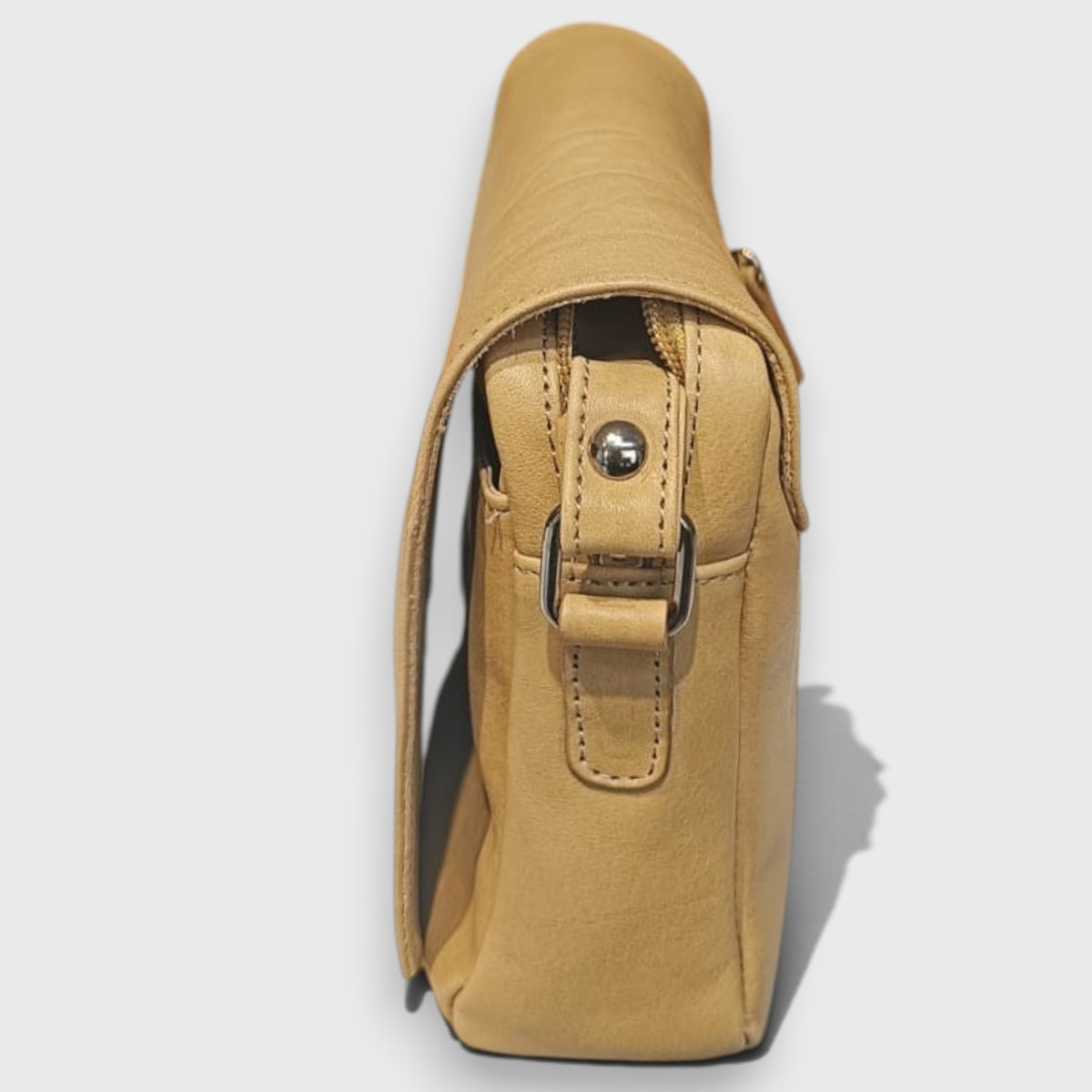 Pelletteria Pelle Nuda Milano, vera pelle italiana, Negozio borse donna, AIda senape