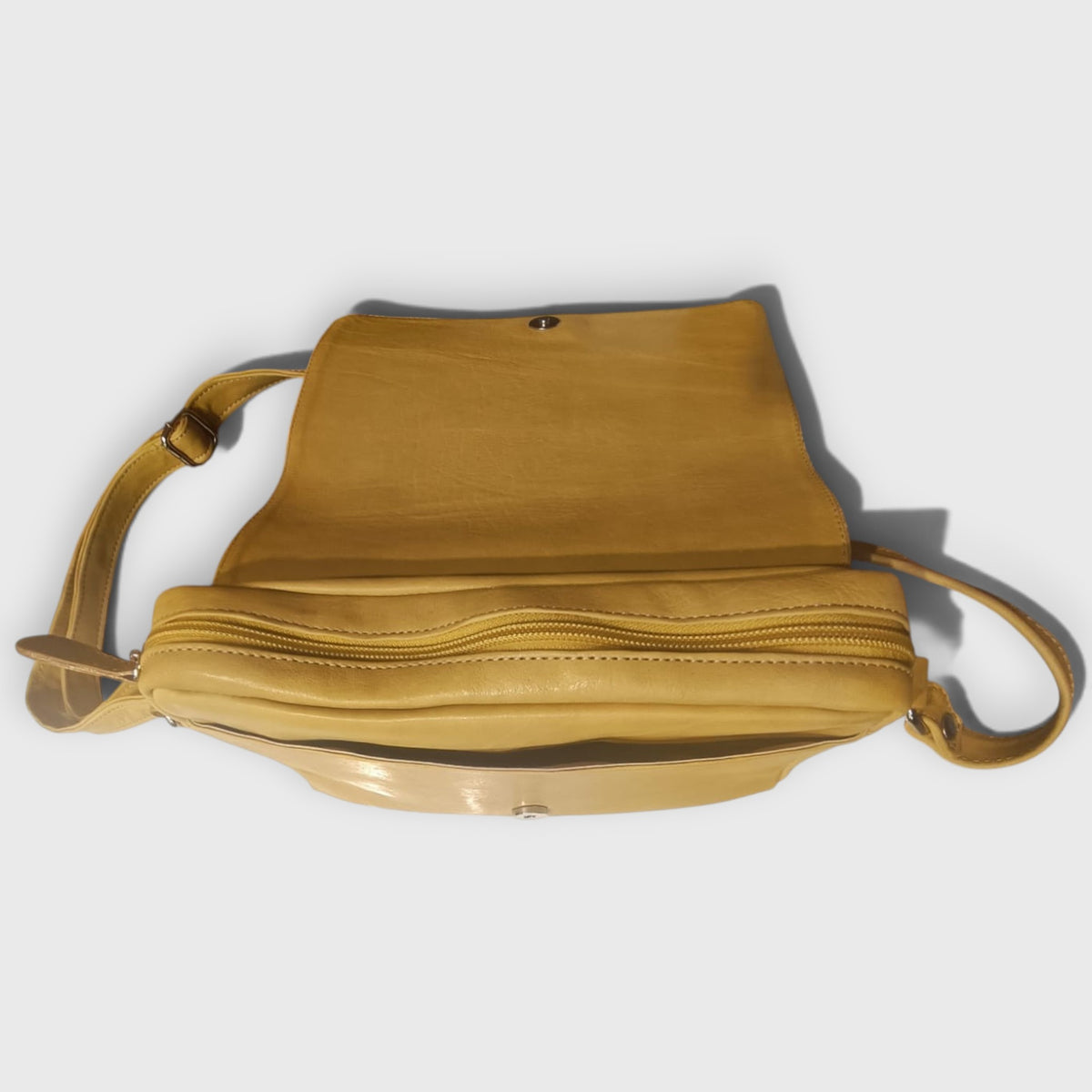 Pelletteria Pelle Nuda Milano, vera pelle italiana, Negozio borse donna, AIda senape