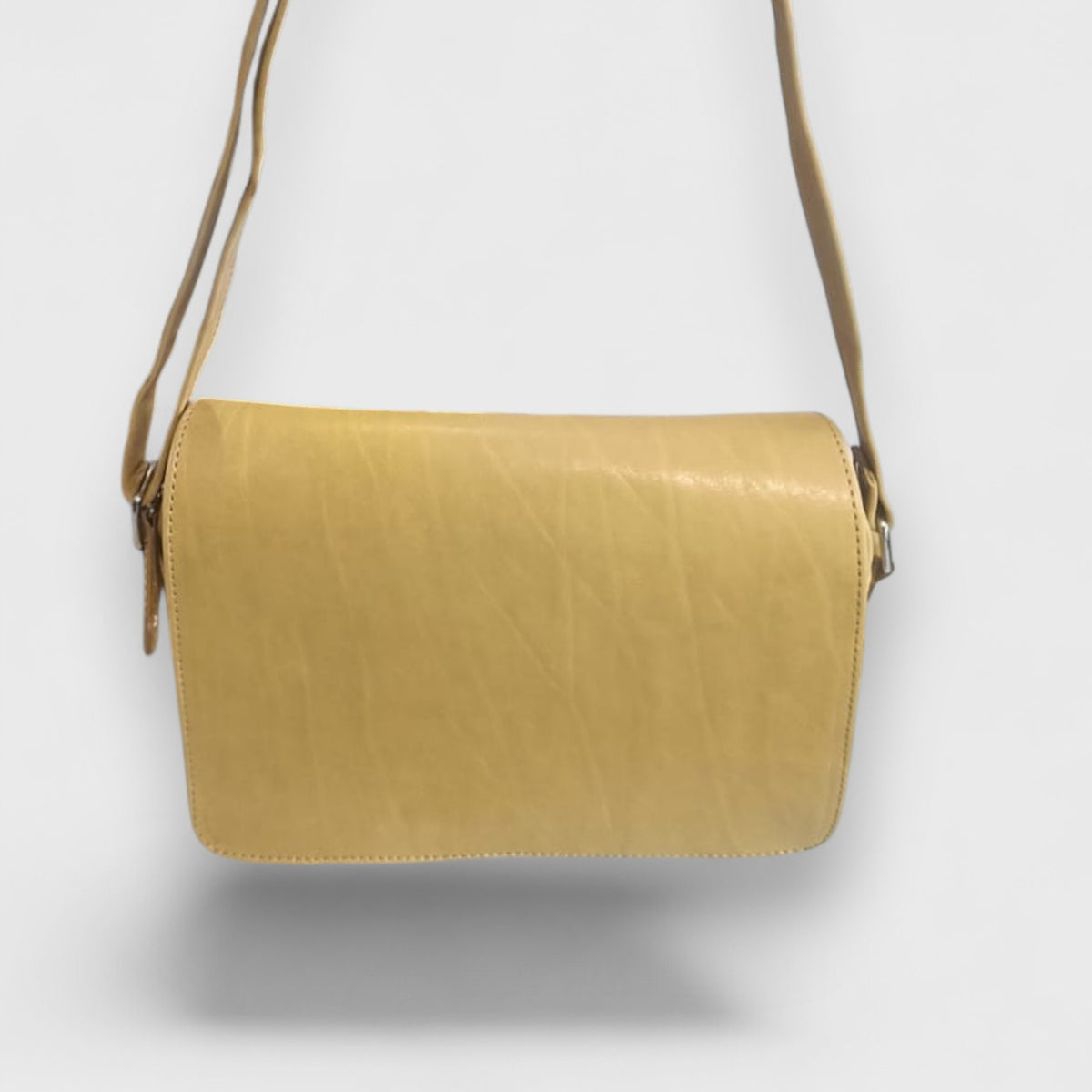Pelletteria Pelle Nuda Milano, vera pelle italiana, Negozio borse donna, AIda senape