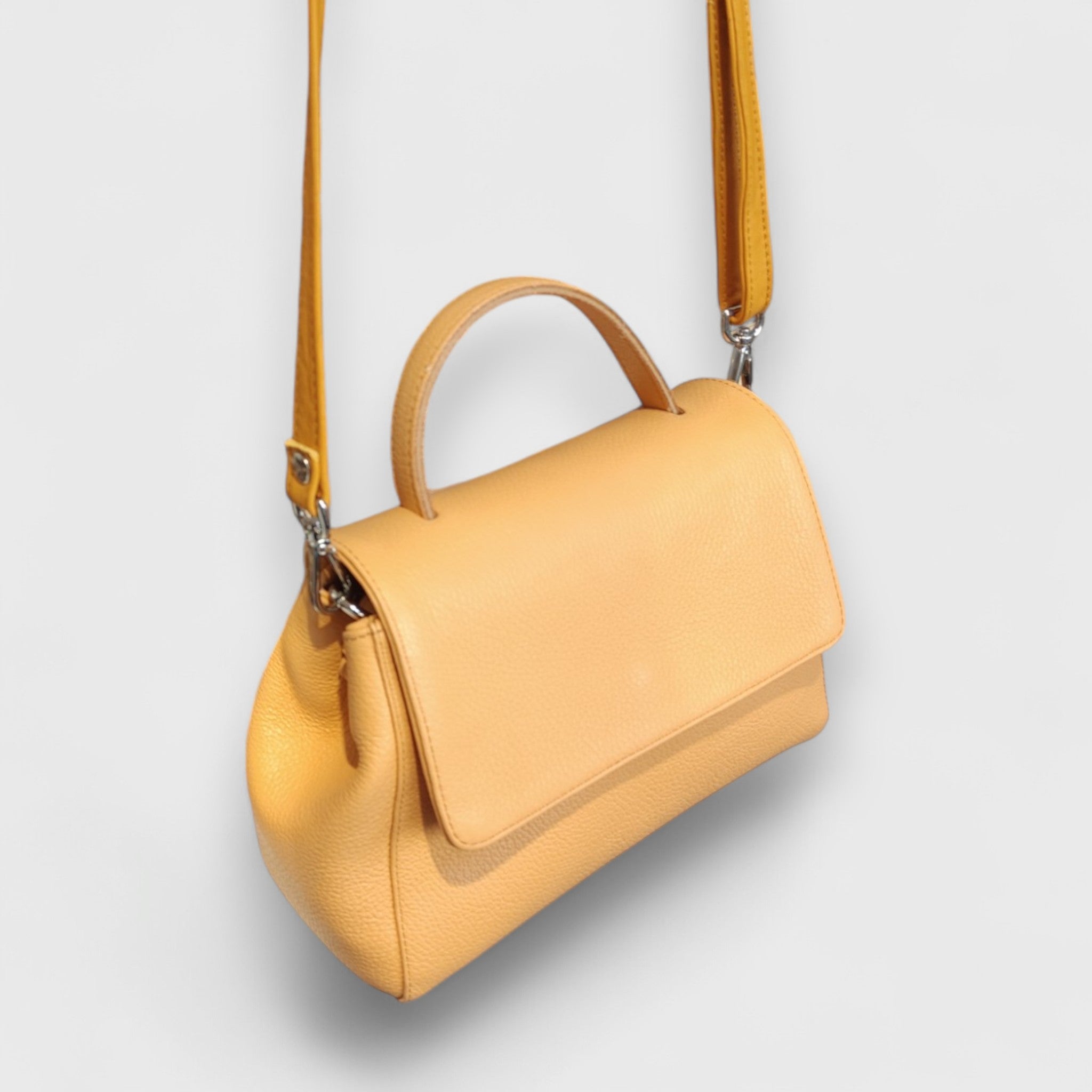 Pelletteria Pelle Nuda Milano, Artigianato Italiano, vera pelle, Negozio Borse donna, Amor arancione