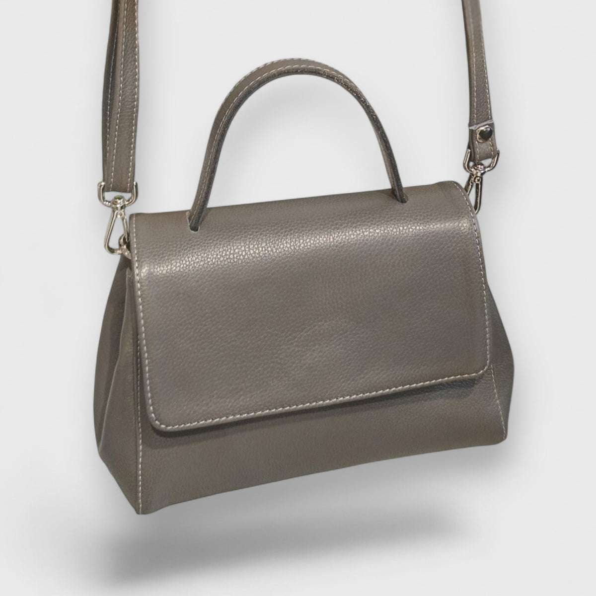 Pelletteria Pelle Nuda Milano, Vera pelle italiana, Negozio borse donna, Amor grigio